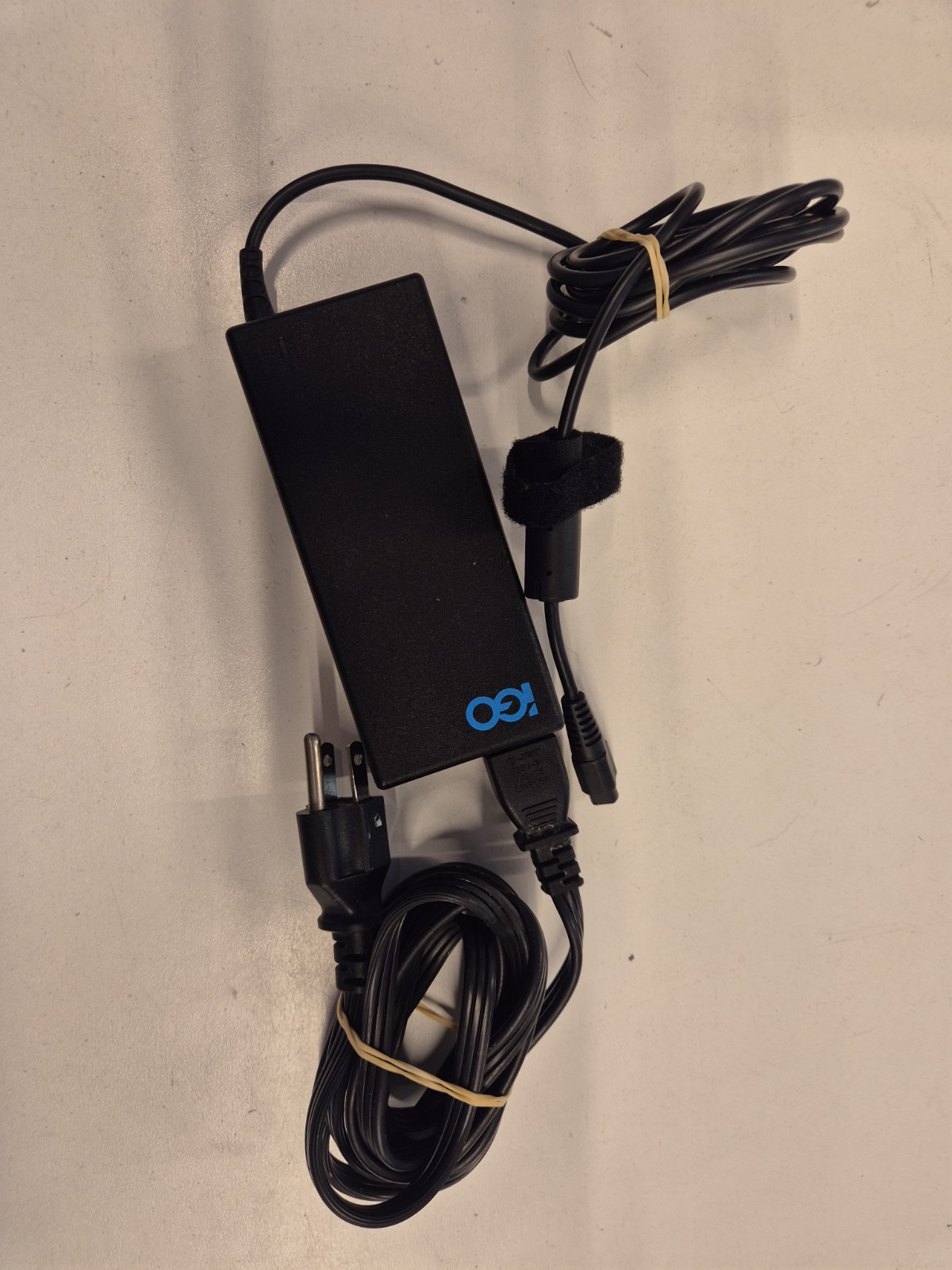 OEM - iGo AC Power Adapter 6630137-0100 19V 90W MAX / No Tips