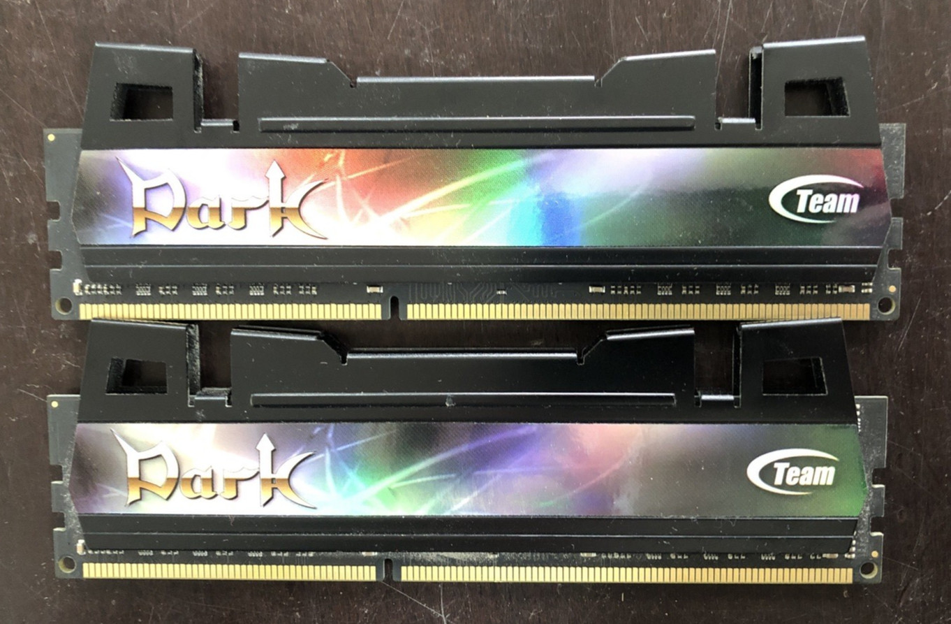 Kit of 2 -- 16GB (2x8GB) Team Dark DDR3-1600 PC3-12800 HEATSINK RAM