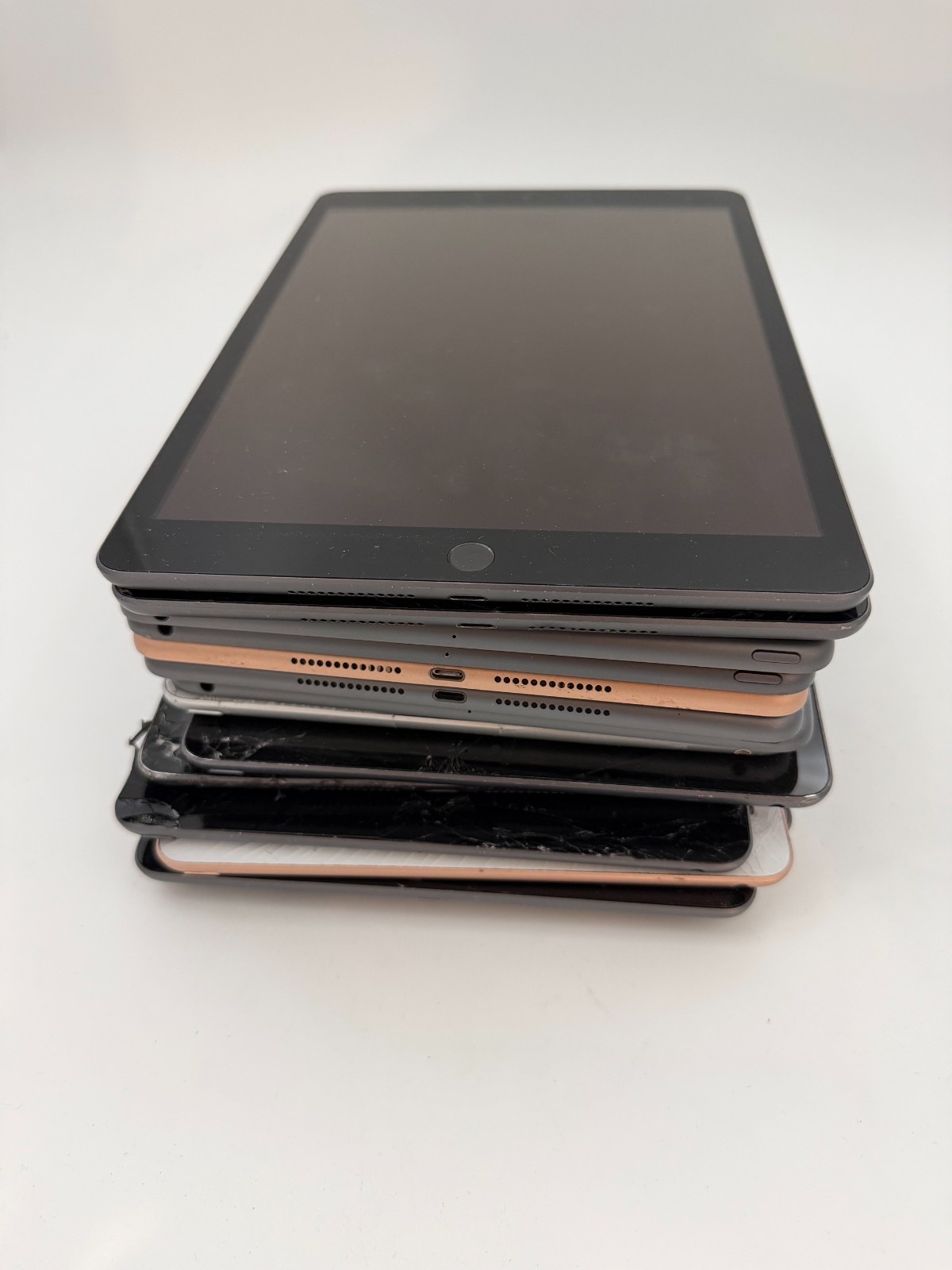 Lot of  x14 Apple iPad 8th generation A2197 10.2in 32GB Wi-Fi/Cellular As-Is #3L