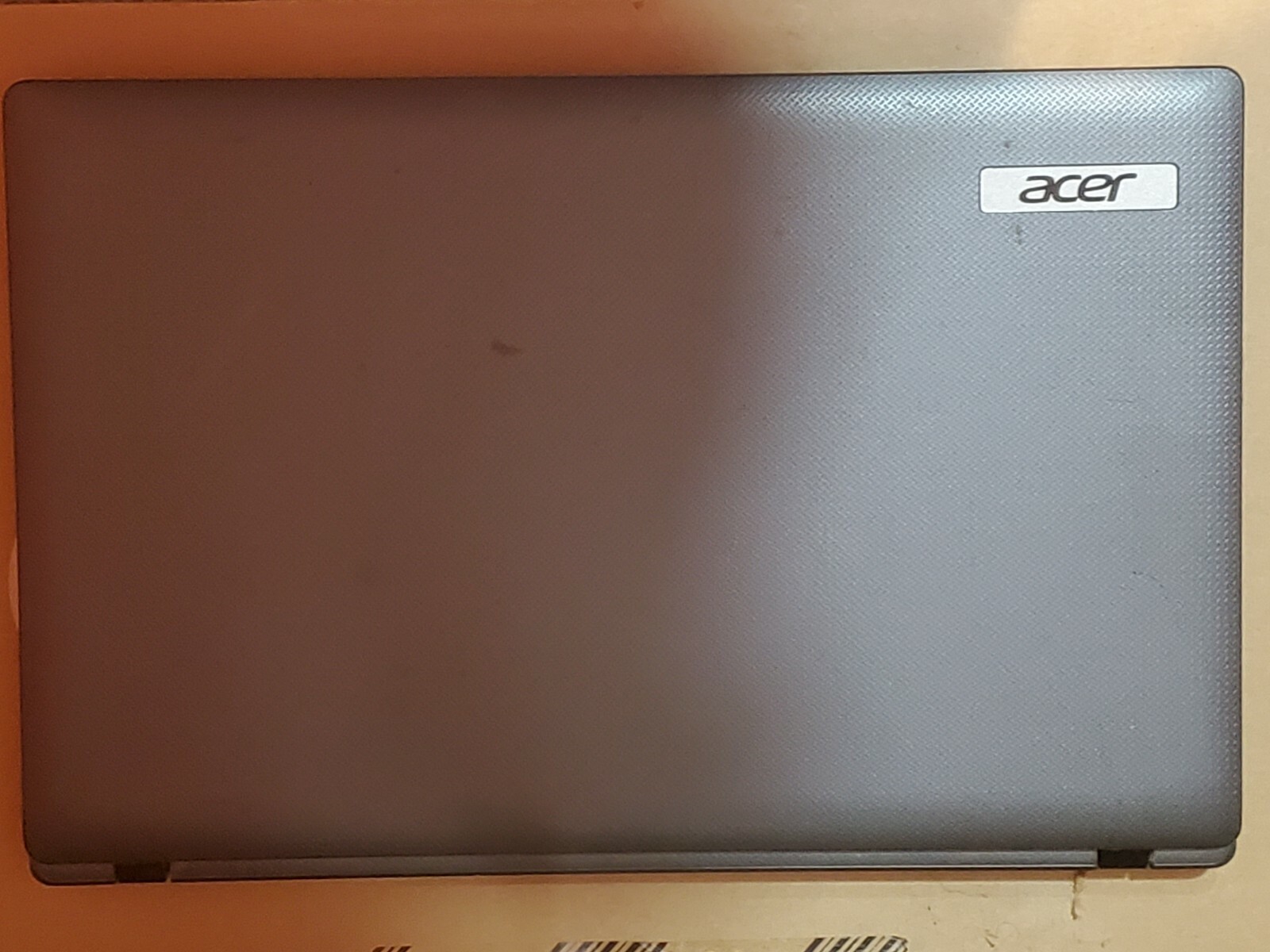 Acer Aspire 5250 15.6in [Good BUT Doesn't Properly Turn On. Selling For Parts.]