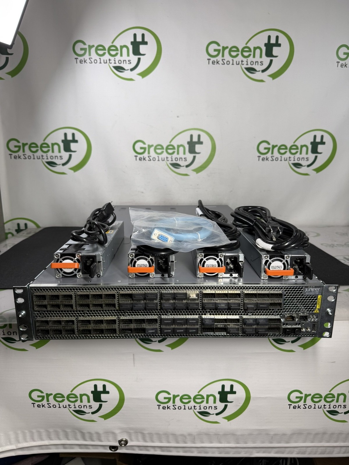Juniper QFX10002-72Q-CHAS-G QFX10002-72Q 72x 40G QSFP+ 24x 100G QSFP28  - READ