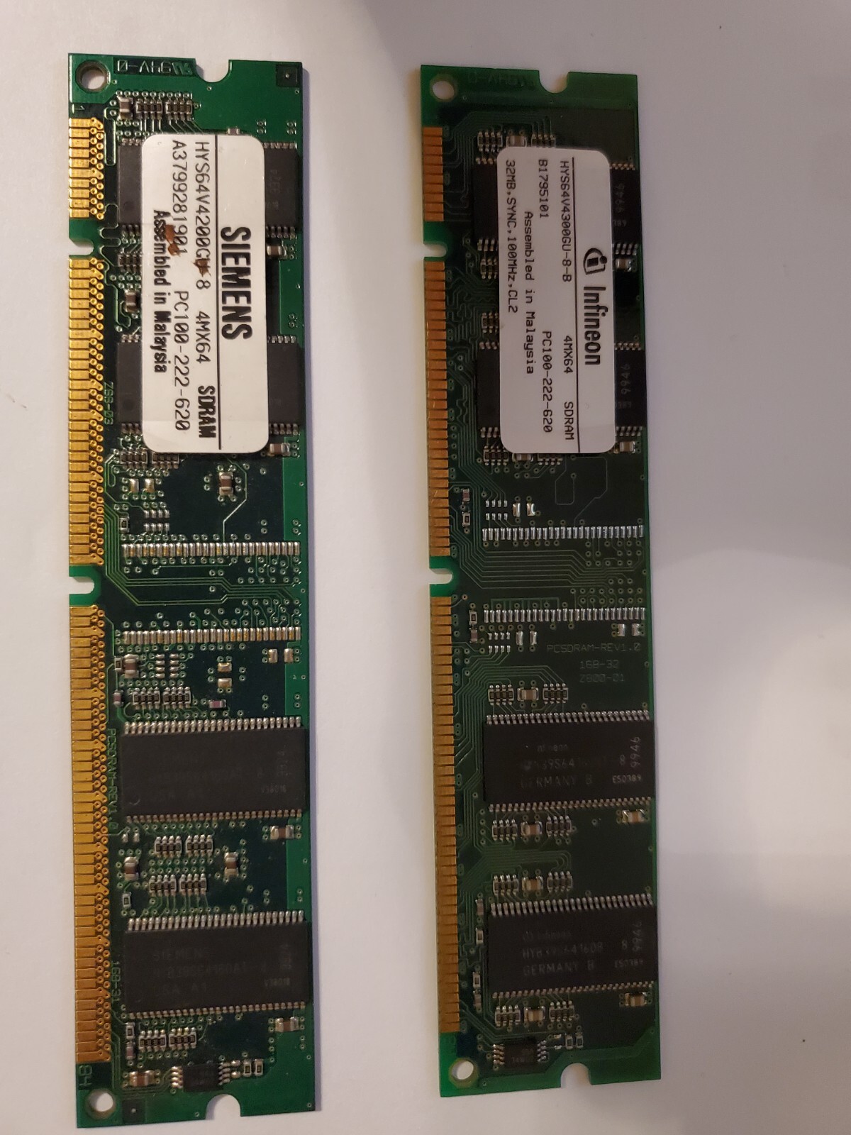 Siemens & Infineon 4Mx64MB  PC100-222-620 Chips