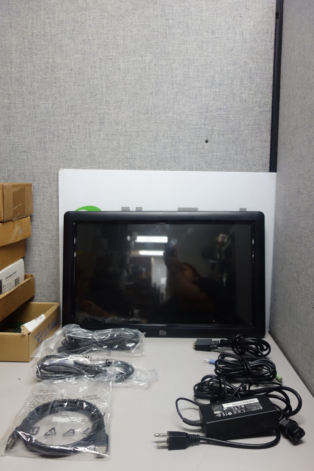 Elo Touch Solutions ET2201L 22" LCD Touchscreen