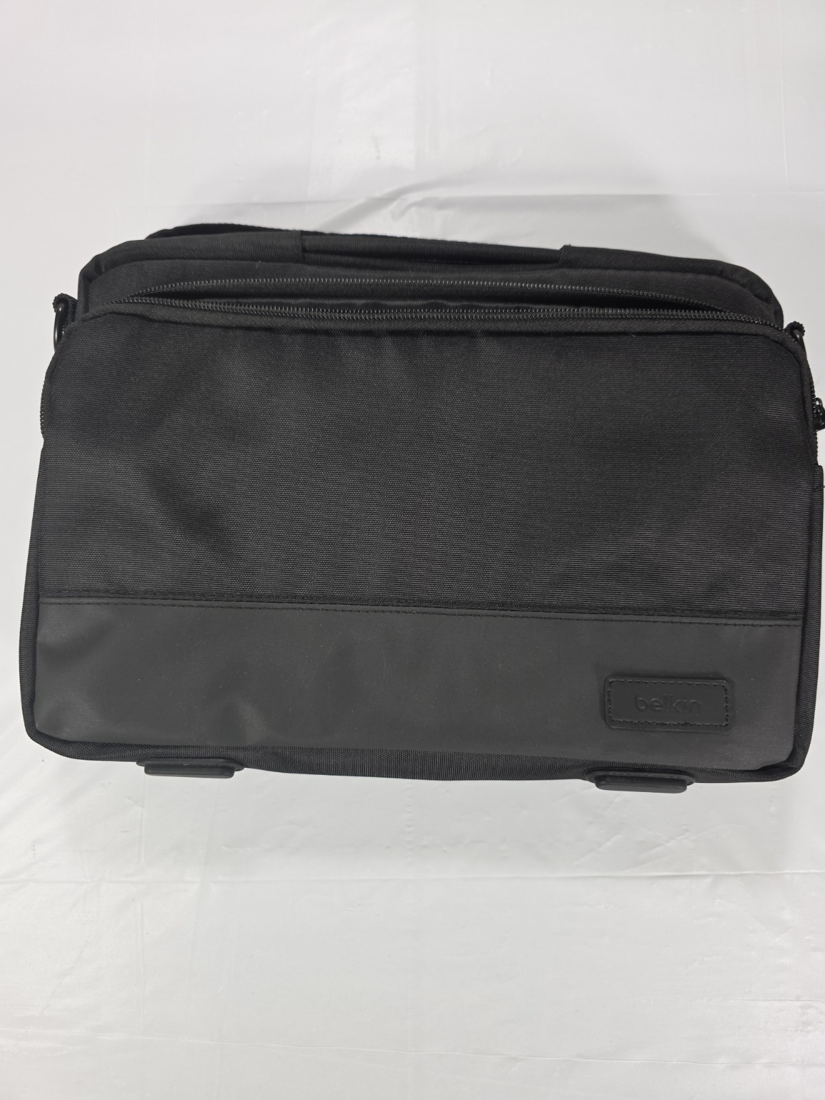 Belkin Always-On Protective Laptop Case without Shoulder Strap