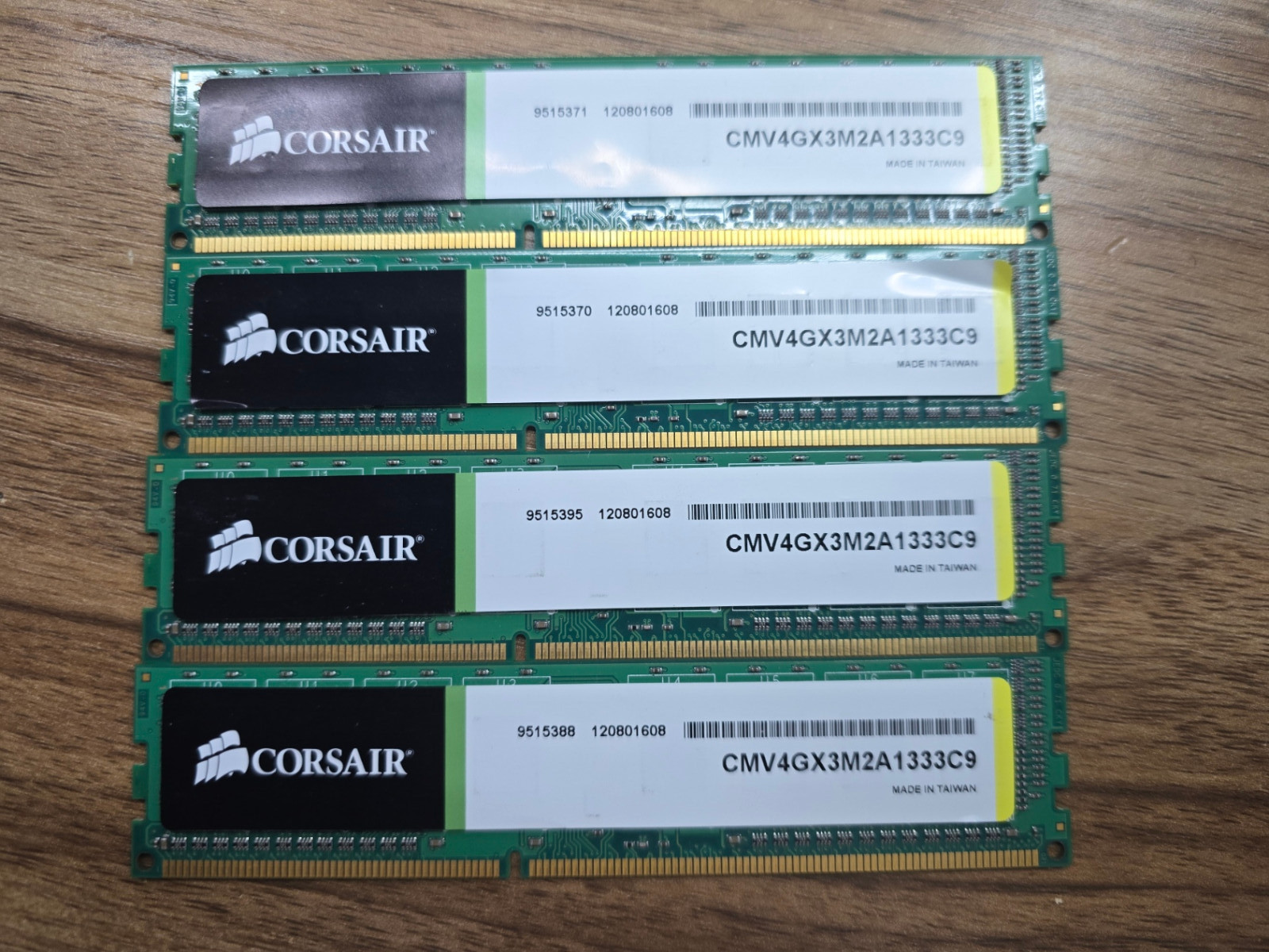 CORSAIR Memory 4x 4GB 16gb Dual Channel DDR3 Memory Kit CMV4GX3M2A1333C9 *A22
