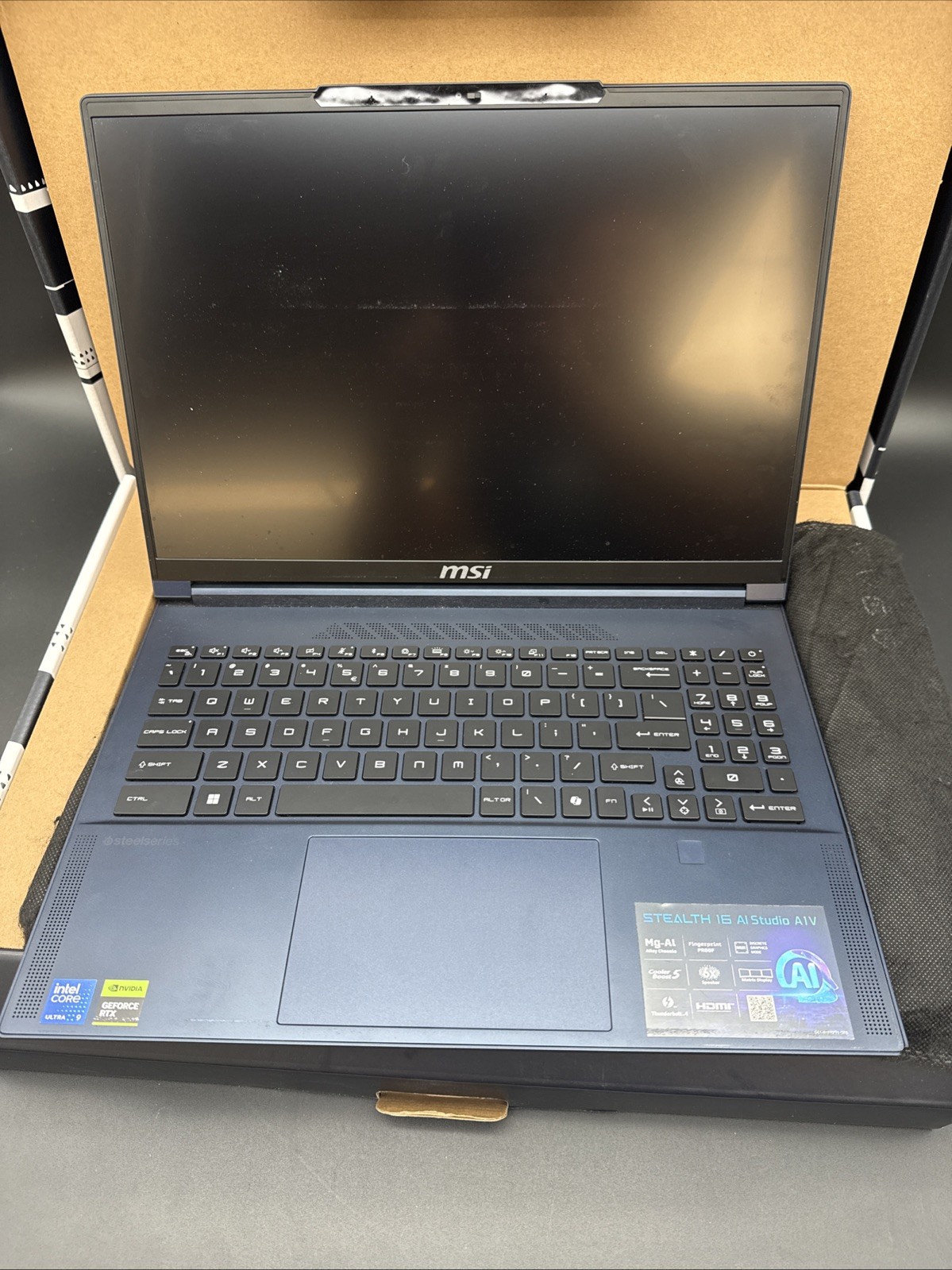 MSI Stealth 16 AI Studio A1VGG Ultra 9 185H RTX 4070 32GB 1TB SSD FOR PARTS