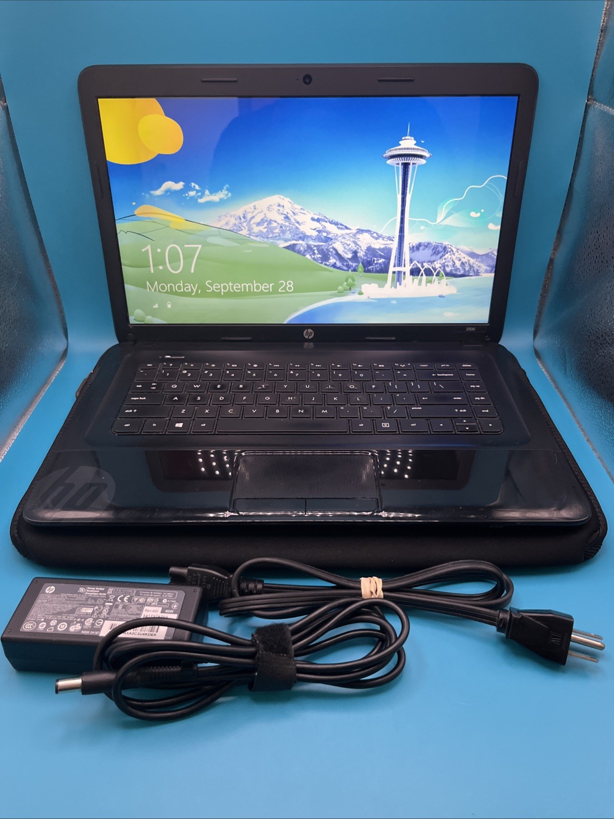 HP 2000 15.6” Laptop AMD E-300 4GB RAM 500GB HDD Windows 8 Tested And Working