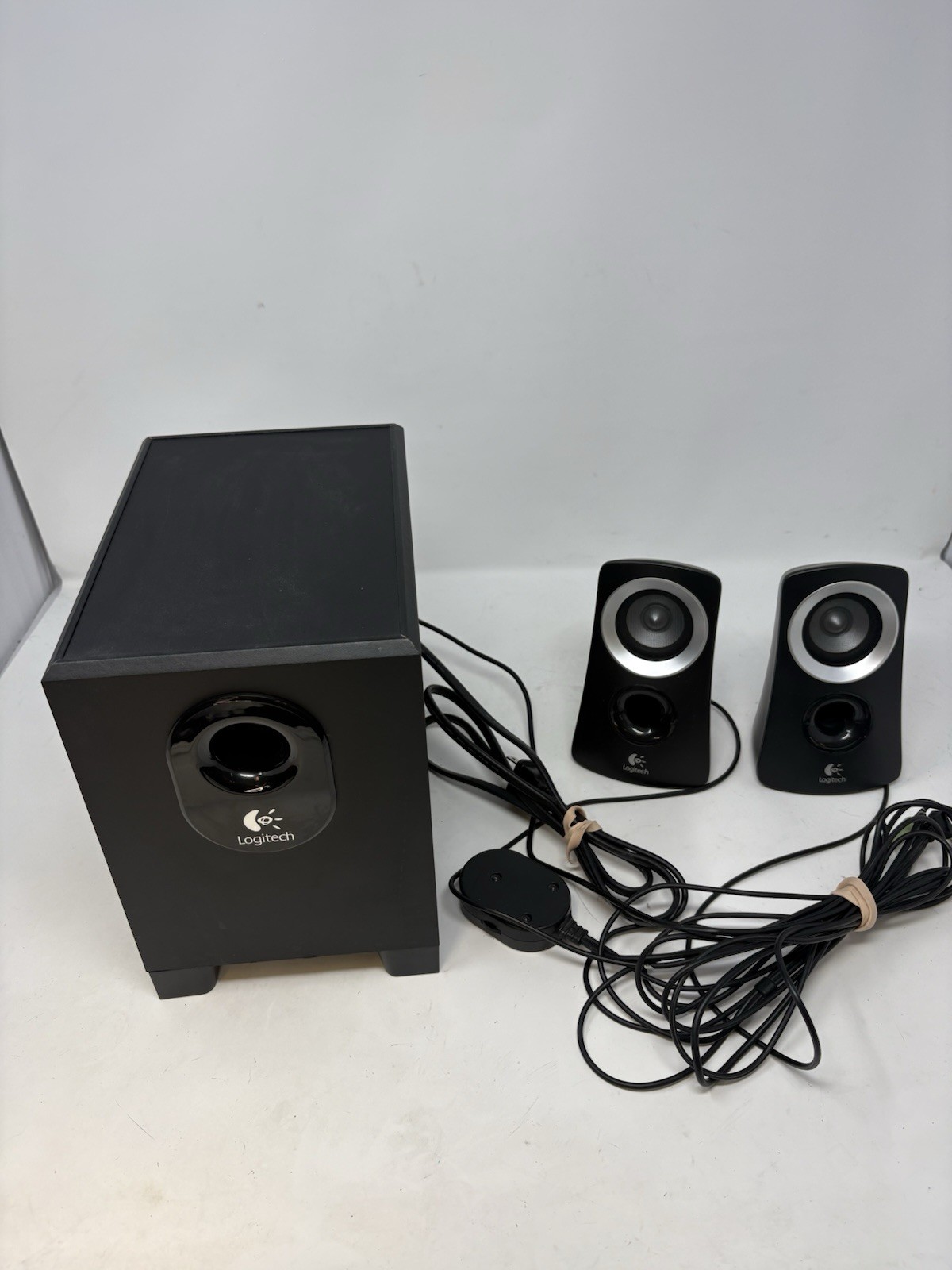 Logitech Z313 Speaker System with Subwoofer (980-000382)