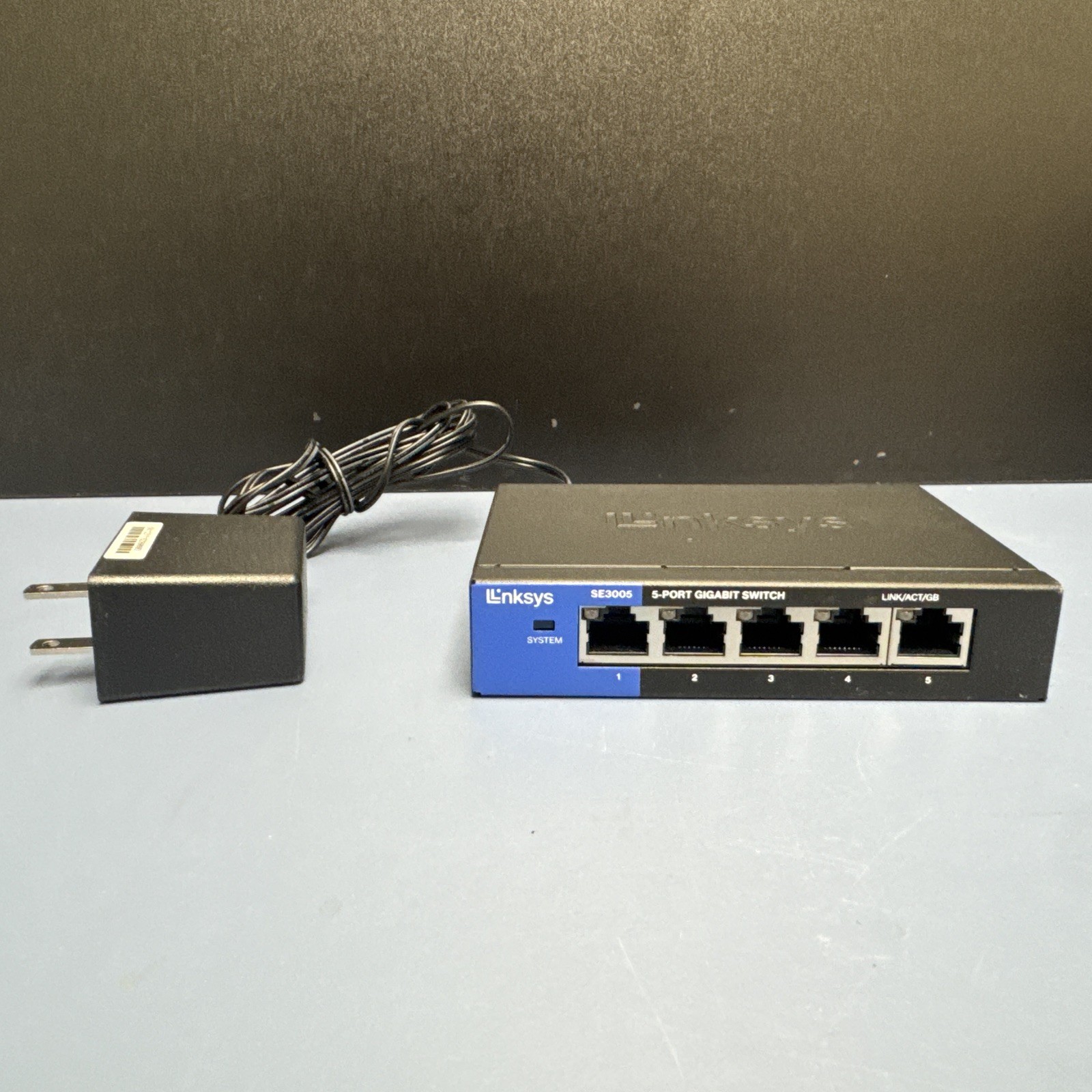Linksys SE3005V2 5 Port Gigabit Ethernet Switch No Adapter Pre-Owned