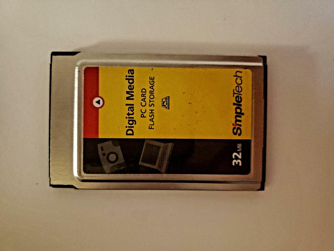 SimpleTech Digital Media PC CARD Flash Storage 68PIN 32MB