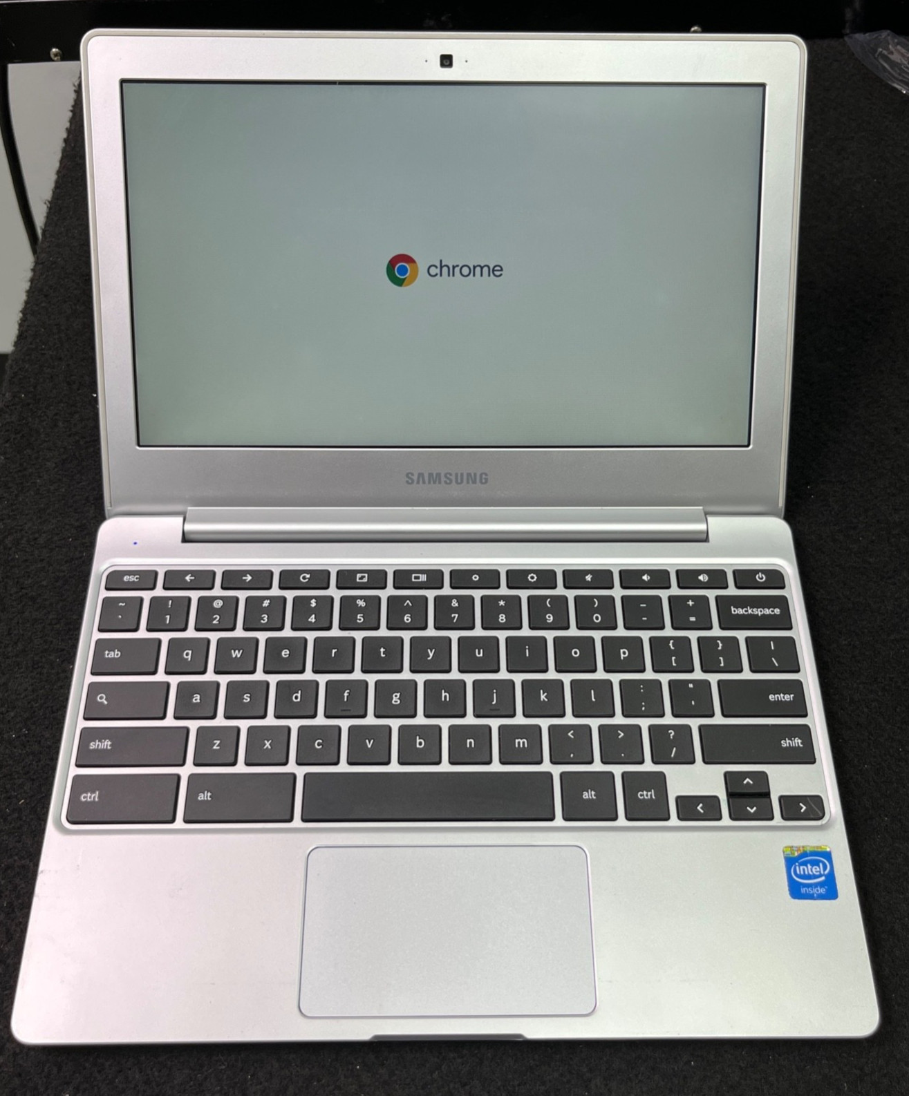 Samsung XE500C12 Dual-Core 2.16GHz 2GB 16GB SSD 11.6" LED Chromebook & Charger