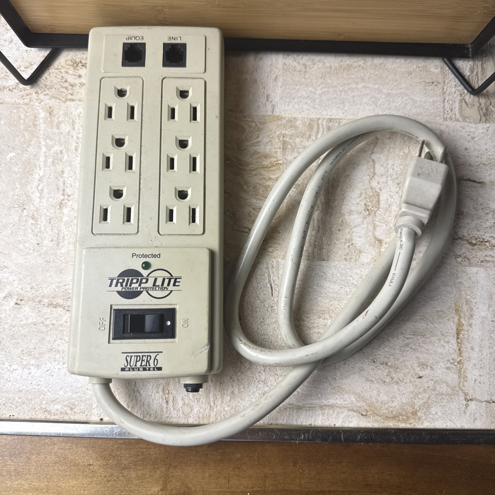 TRIPP-LITE SUPER 6 SURGE PROTECTOR-6 OUTLET POWER STRIP E128811 Line/Equip Rare