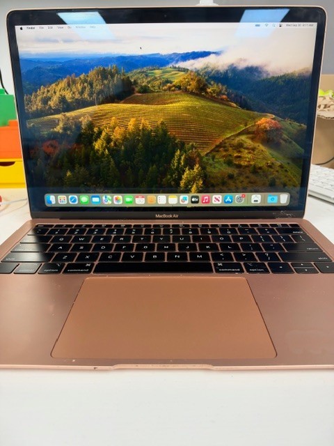 2018 Apple MacBook Air 13" - Core i5 1.6ghz - See Trim, Screen Scratch/Spot