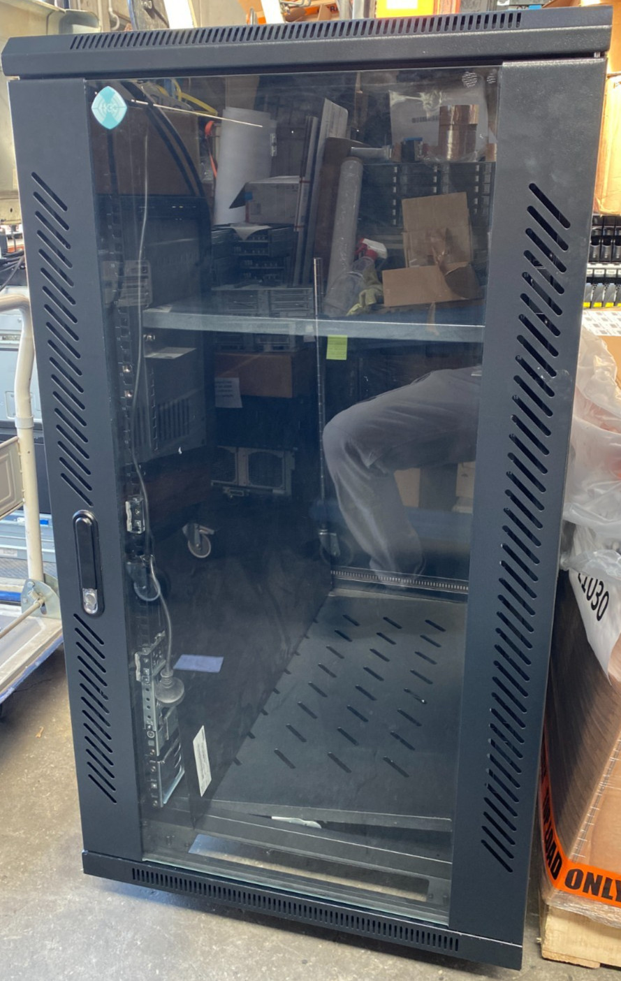 Best World 22RU Floor Standing Rack Cabinet 800D 1400H 600W Keys