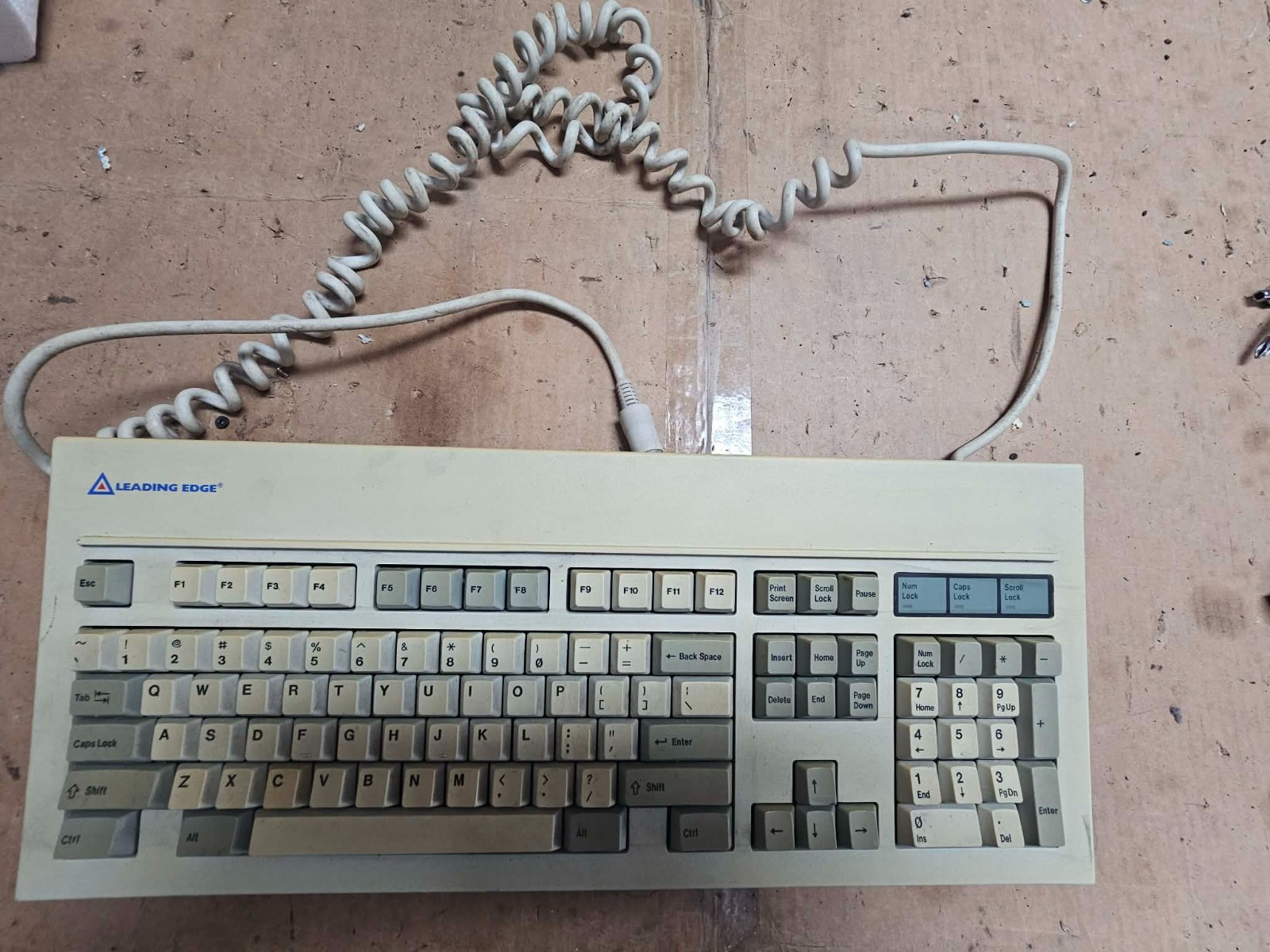 Leading Edge Vintage Se-Jin Electron EAT-1010 Mechanical Keyboard Korea MX Style