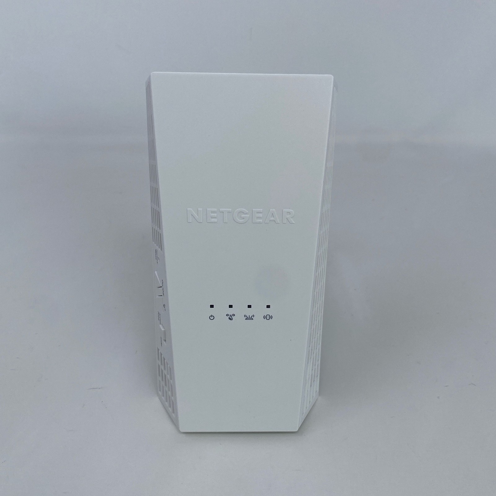 NETGEAR EX6400 AC1900 WiFi Mesh Range Extender - White