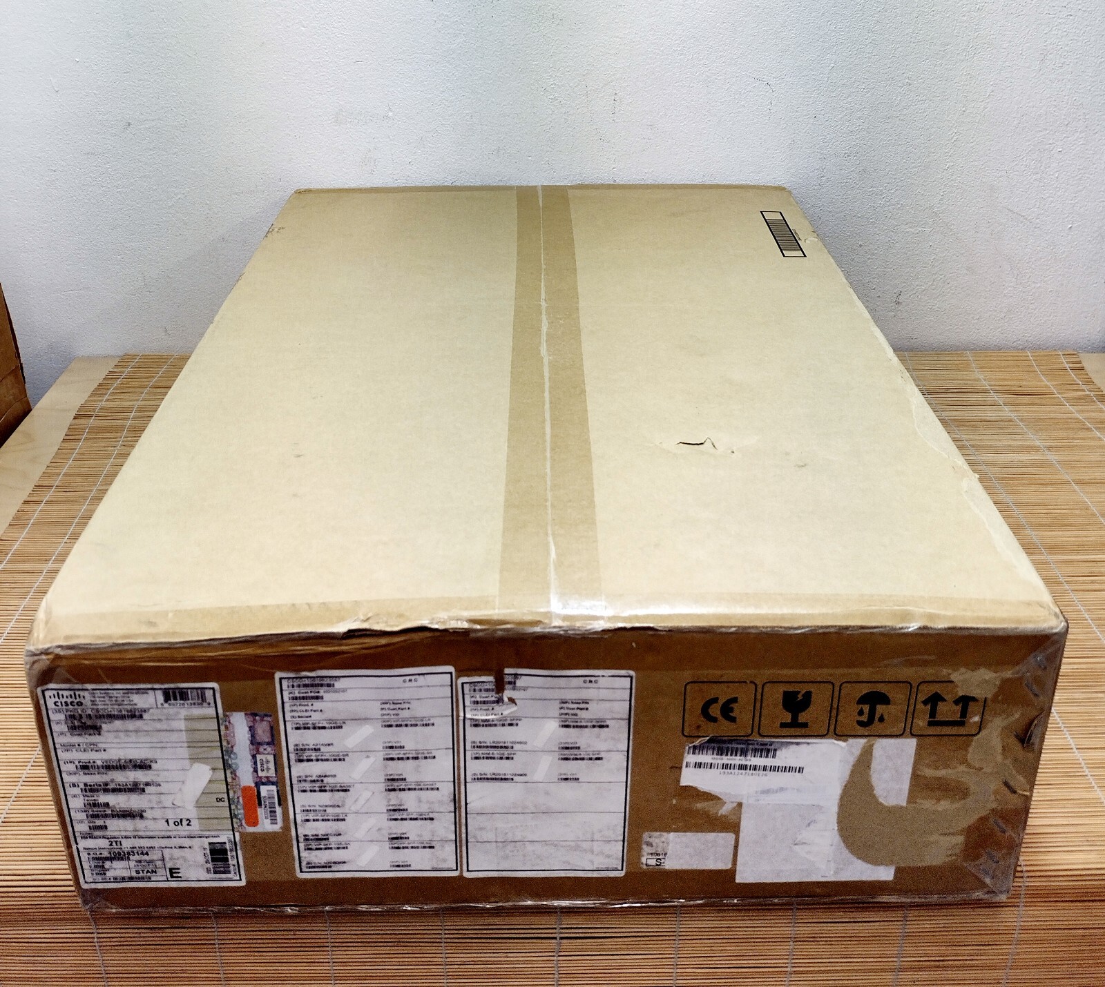 NEW Cisco VEDGE-5000-AC-K9 VEDGE 5000 AC router with 4 NIM slots New Sealed