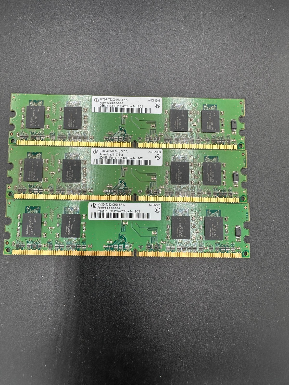 768 MB (3x256MB) Infineon DDR2 PC2-4200-HYS64T32000HU Desktop RAM - Tested