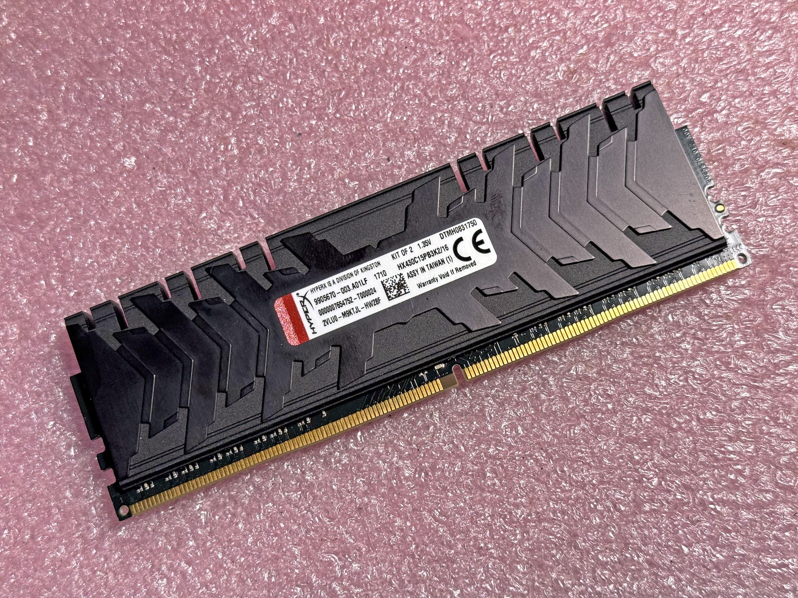 Kingston HyperX Predator 8GB DDR4-2400/3000 XMP DIMM Desktop RAM 288-pin