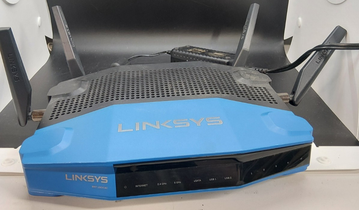 Very Nice Linksys WRT1900AC Dual-Band Wi-Fi Router 1300Mbps 4-Port Gigabit