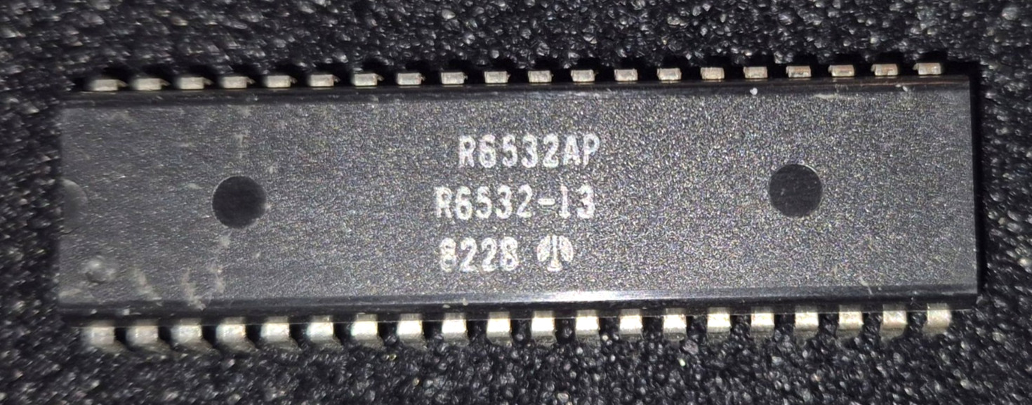 R6532AP RIOT Chip – Commodore SFD 1001 – Original Vintage IC – NO Desoldered