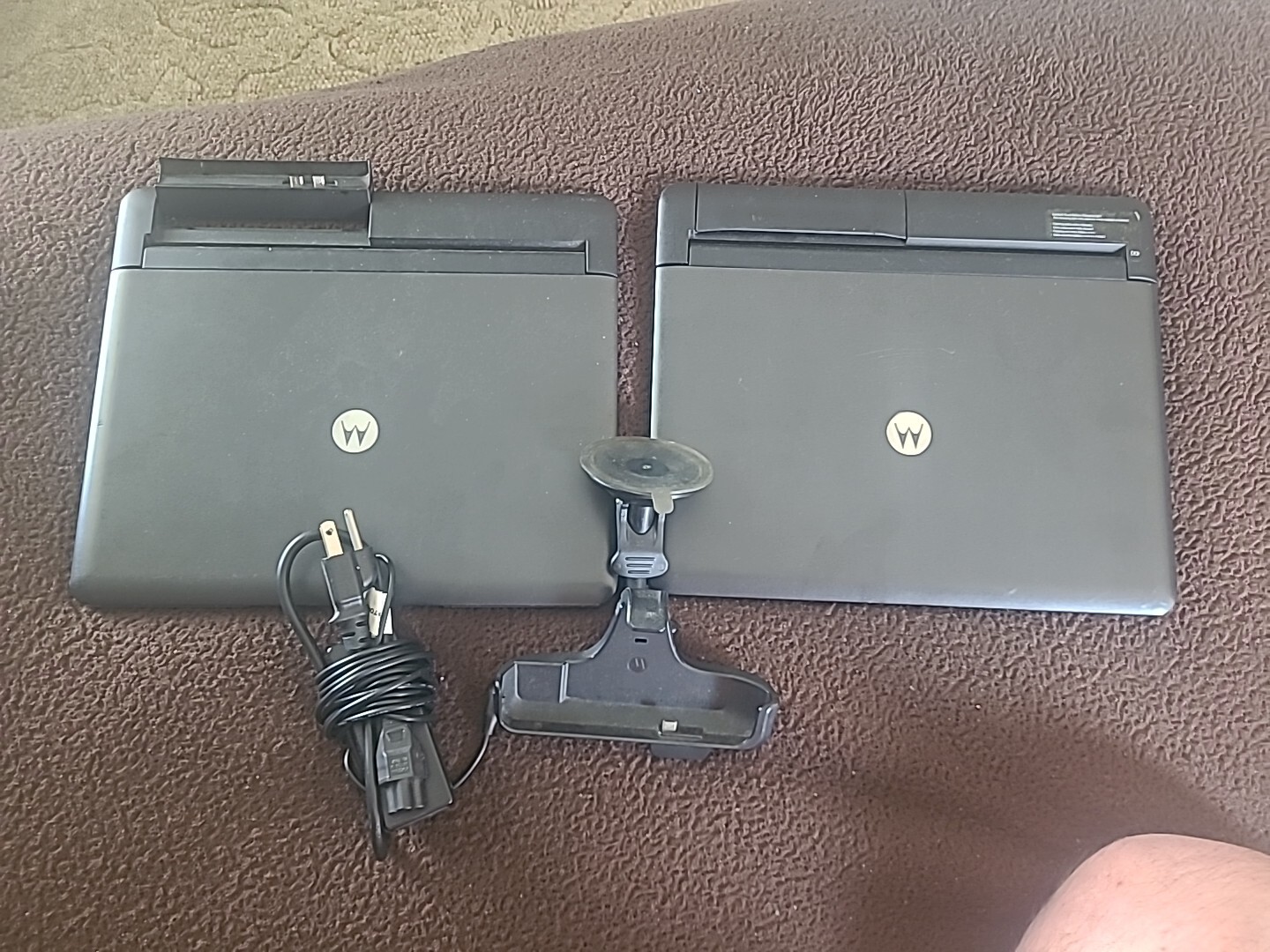  2 MOTOROLA SJYN0881A LAPDOCK  Mobile Phone Dock W/charger & Window Charger