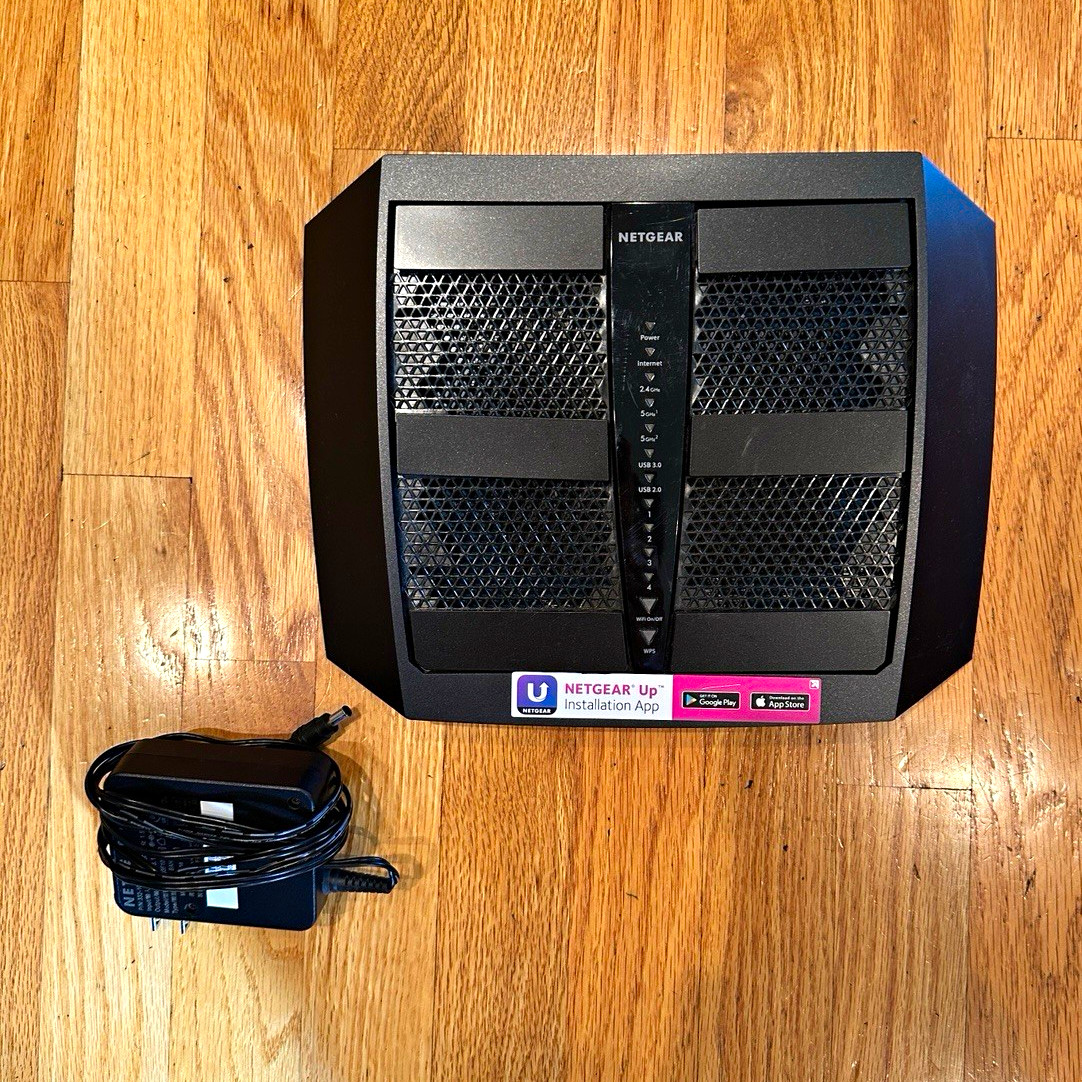 NETGEAR Nighthawk X6 R8000 AC3200 Tri-Band Router 4-Port USB Black