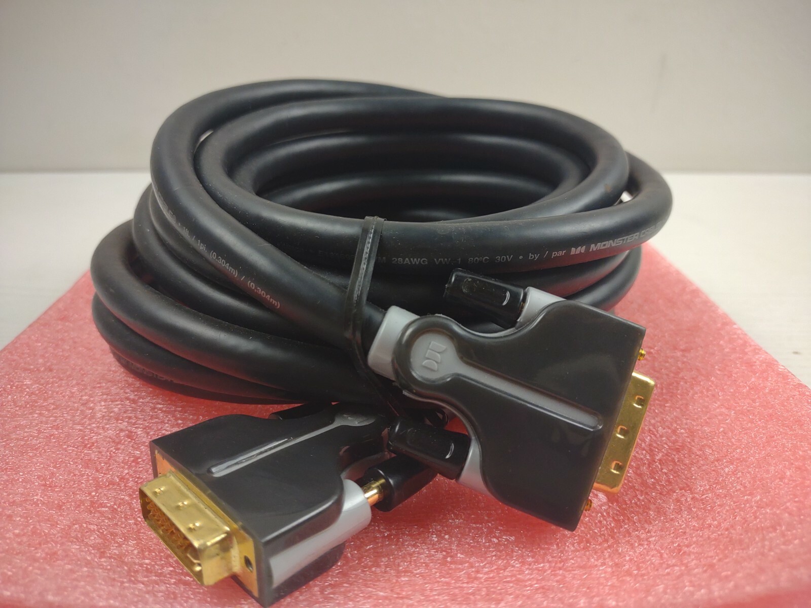 Male - Male Monster Cable DVI cable 28AWG   E194698