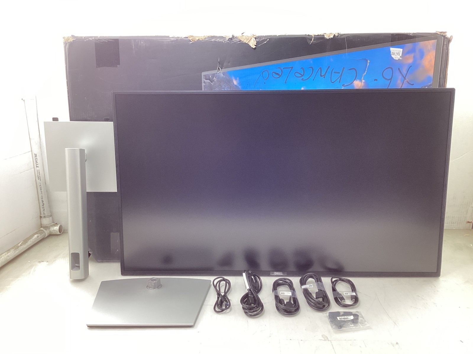 Dell UltraSharp U4323QE 42.5" 4K IPS LCD Monitor - 60Hz, Built-in Speakers