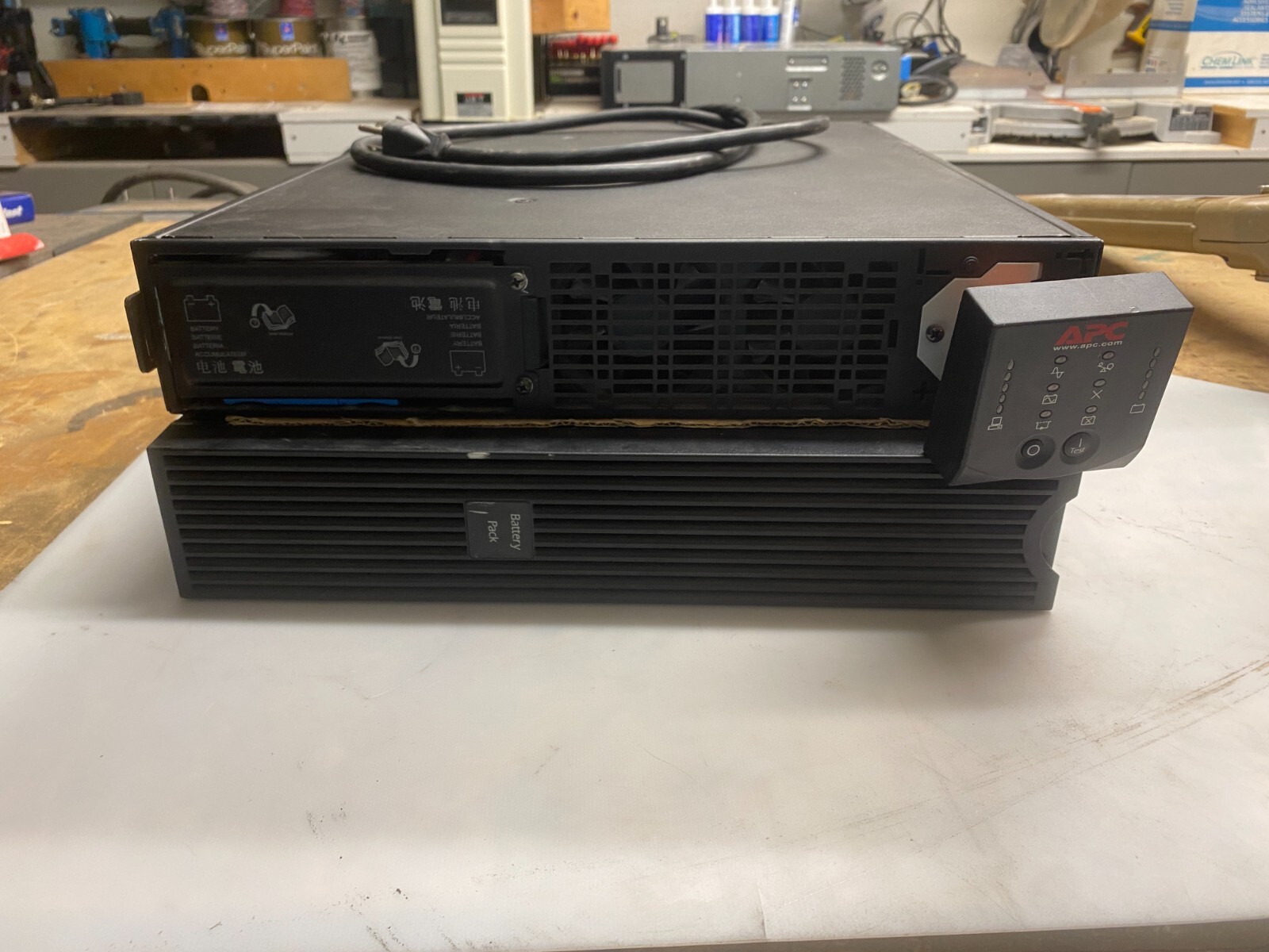 APC SURTA2000XL 2000VA 1400W and SURTA48XLBP Smart UPS Battery Pack backup