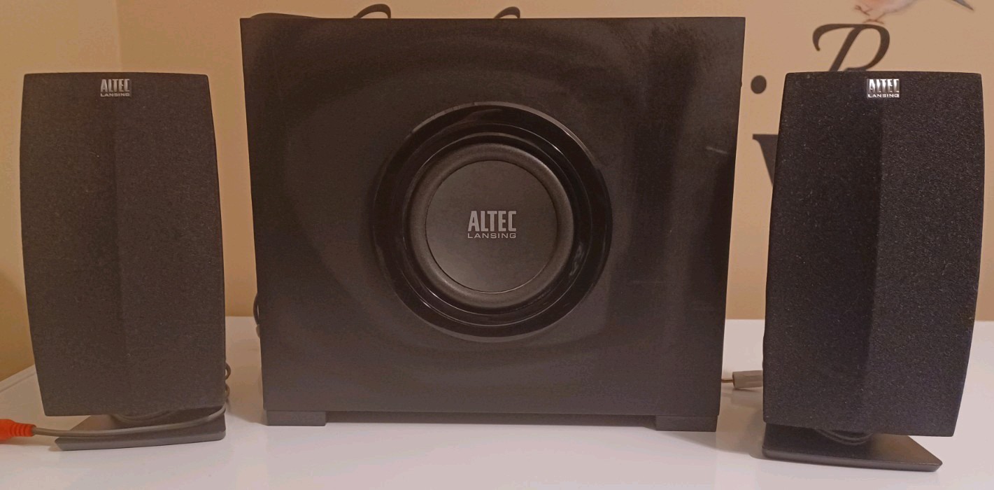Altec Lansing Speaker Set With Subwoofer- Great Condition- VS2721