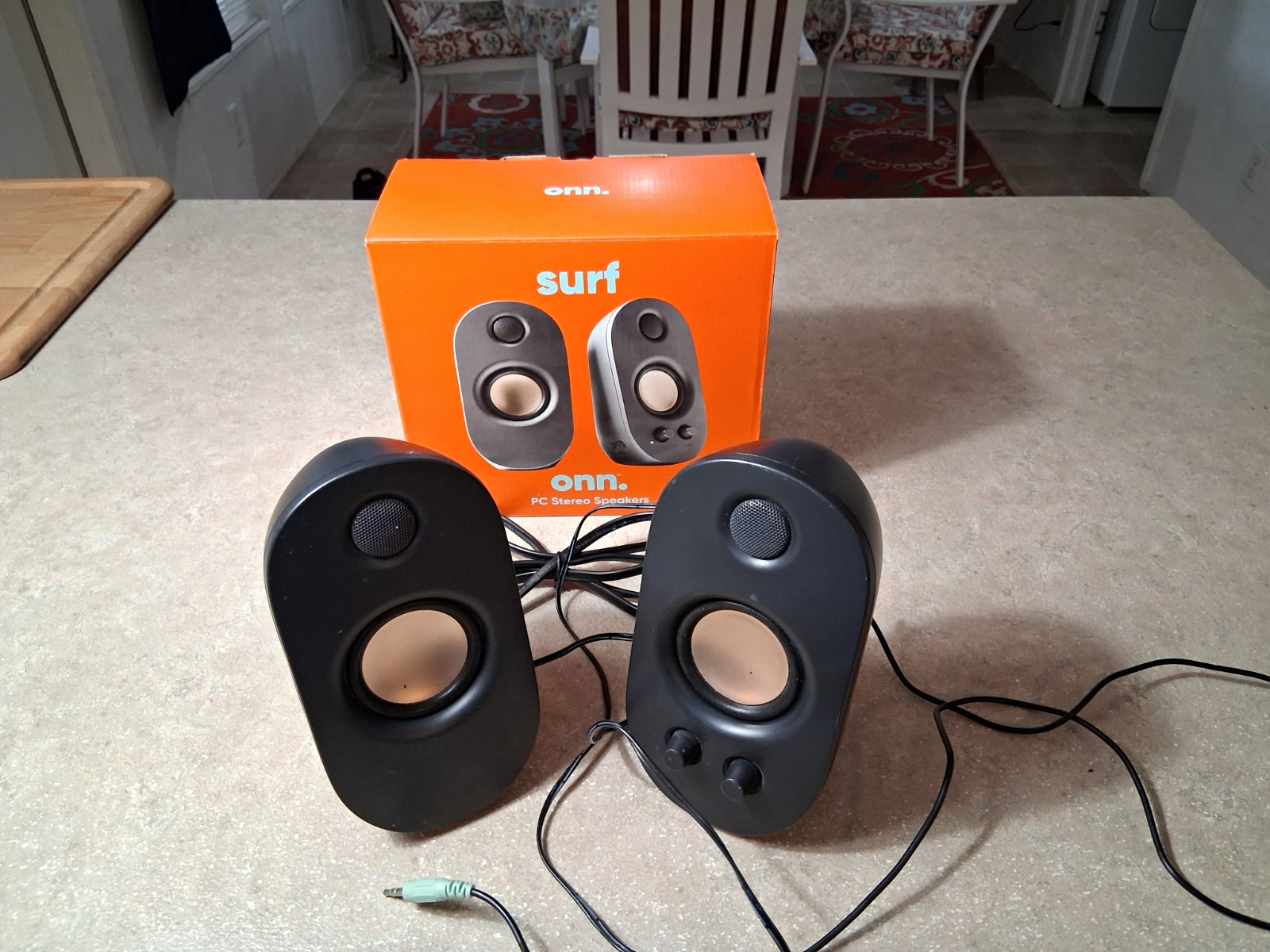 onn. surf Wired PC Speakers 2.0 Channel Stereo Desktop Pair Black 3.5mm Jack