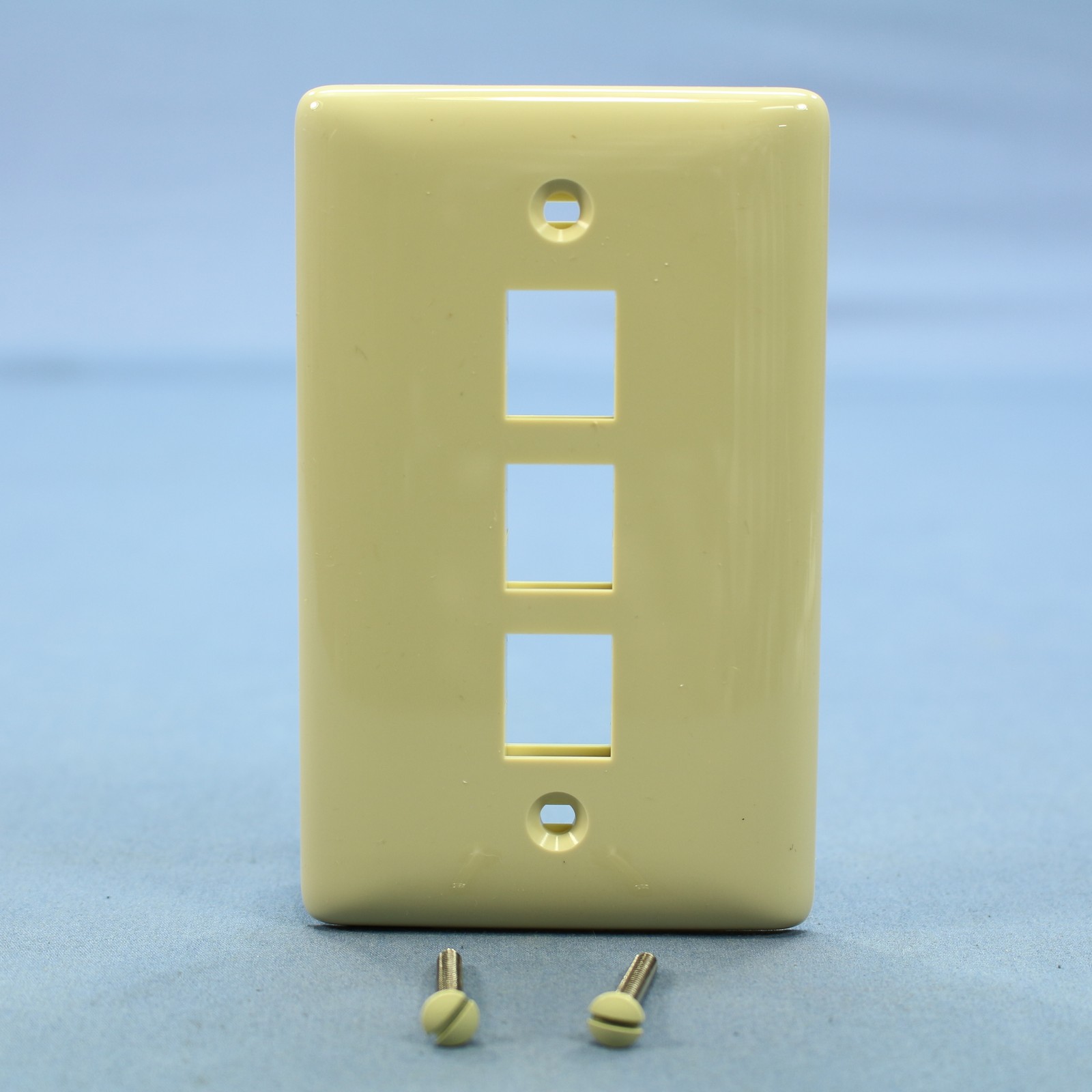Hubbell NSP13I Ivory 1-Gang 3-Port Flame-Retardant ABS Standard Wallplate Cover