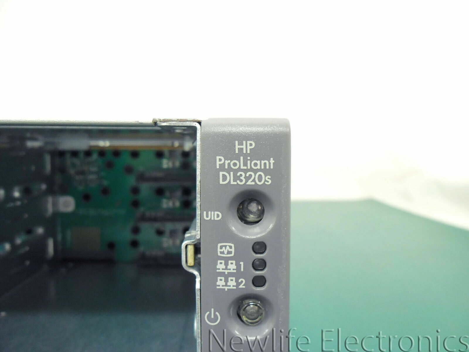 HP AG651SB SmartBuy DL320S Storage Server (1 x 2.67GHz CPU/1GB RAM/No Drives)