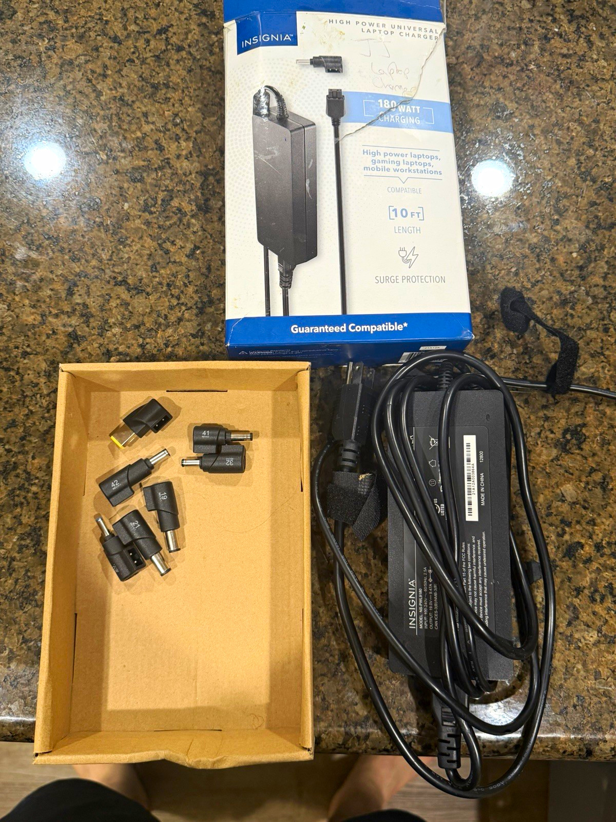 Insignia Universal Laptop Power Adapter