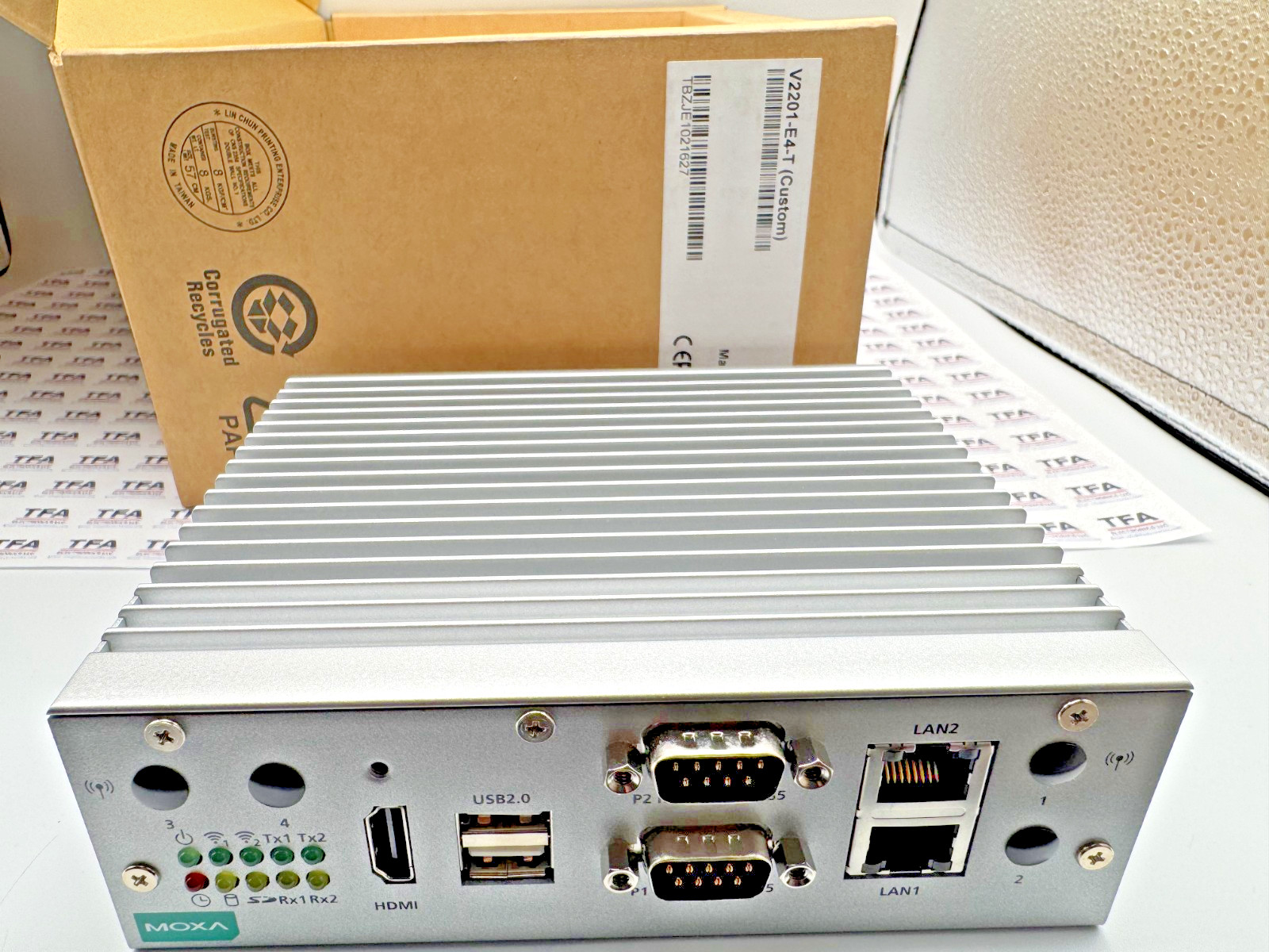 MOXA V2201-E4-T Rev:1.0.1 Industrial Embedded Computer9–36VDC HDMI RS232 USB2.0