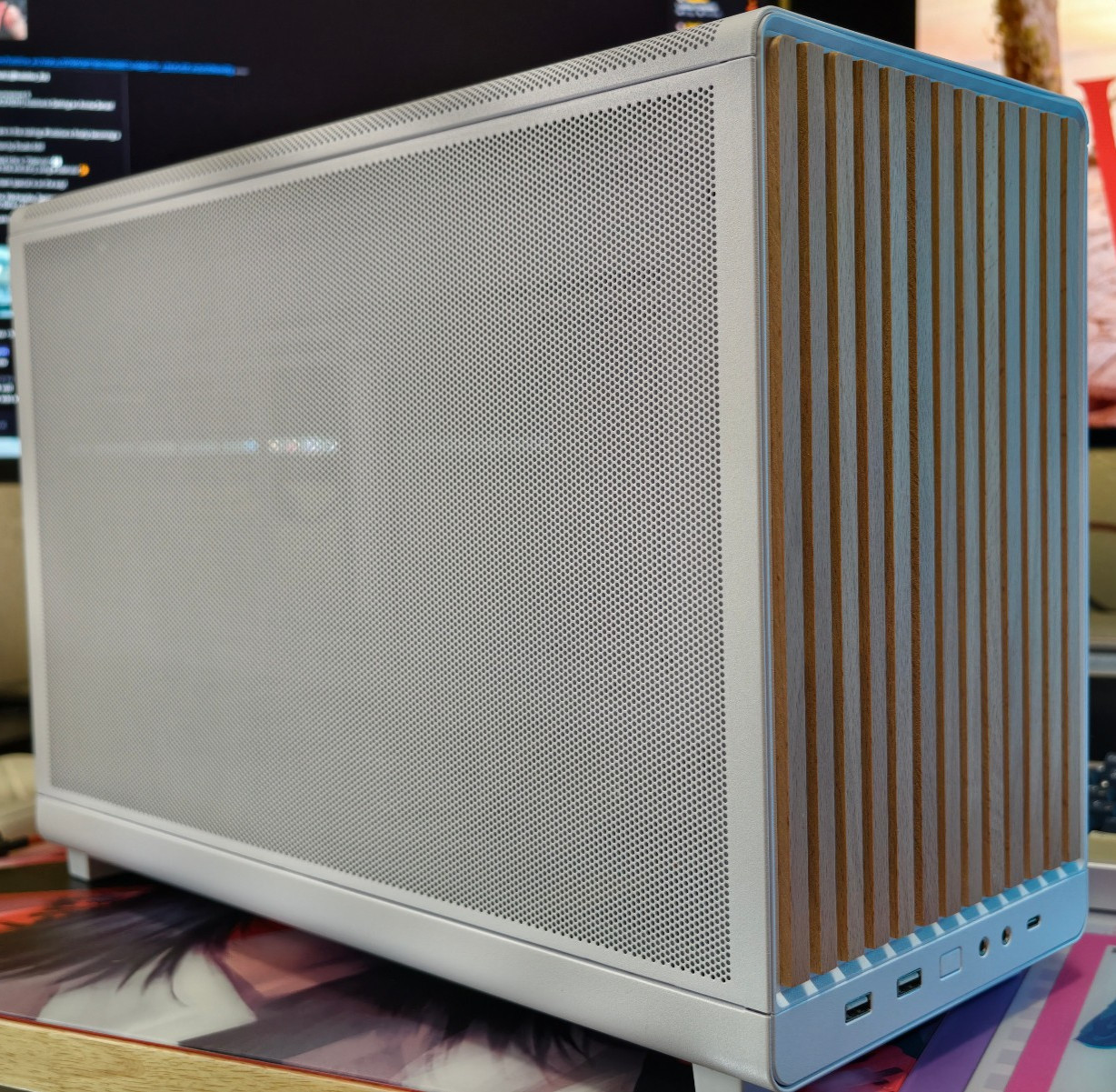 Lian Li A3 MATX Case - White - Wood Front Panel + Glass Panel + Universal Screen