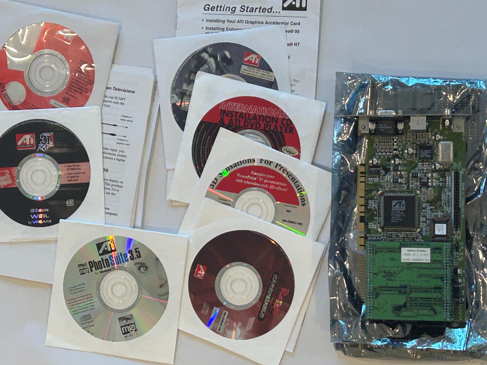 ATI 3D Rage II PCI Vintage Video Graphics Card 102-37901-02 109-37900-00 + CDROM