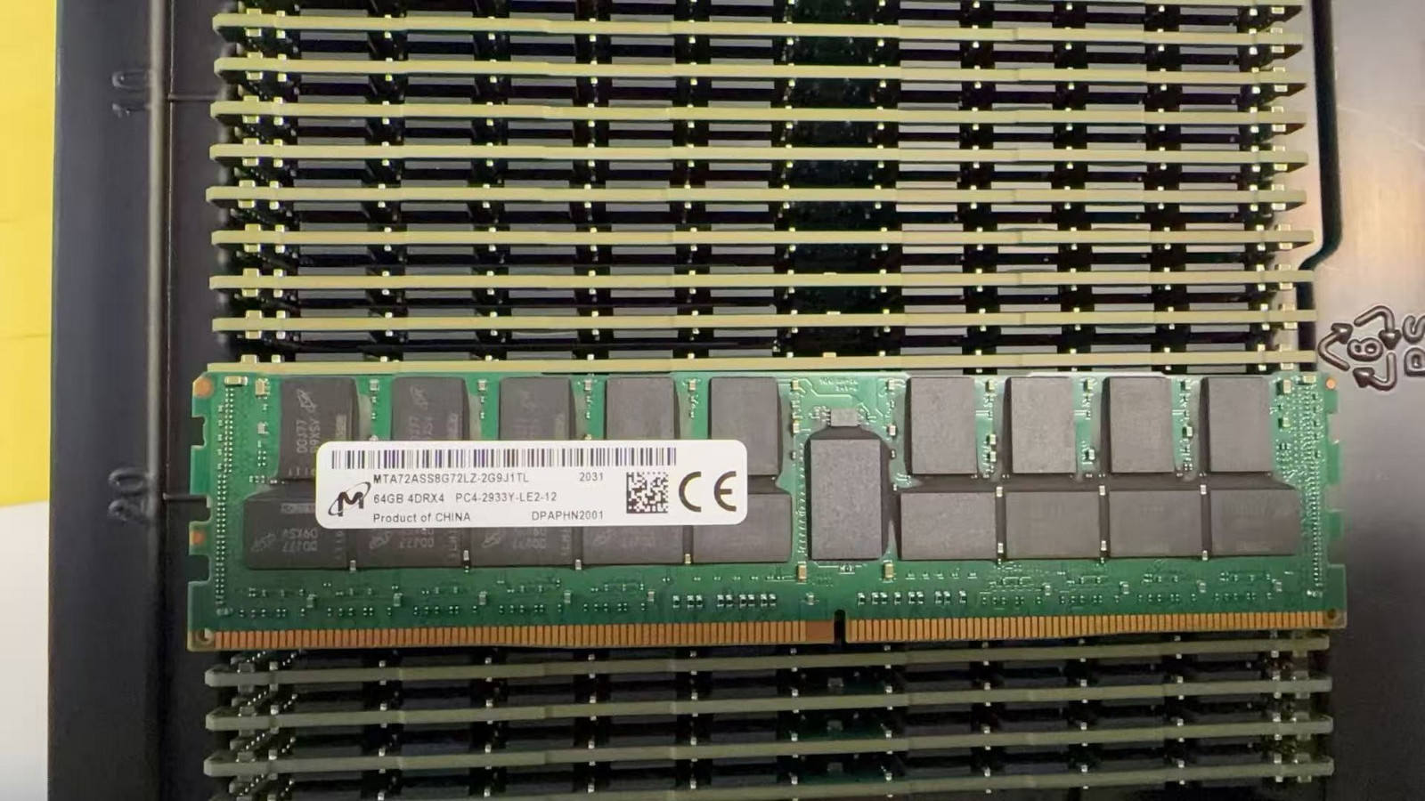 MTA72ASS8G72LZ-2G9 MICRON 64GB 4DRX4 PC4-2933Y LRDIMM MTA72ASS8G72LZ-2G9J2