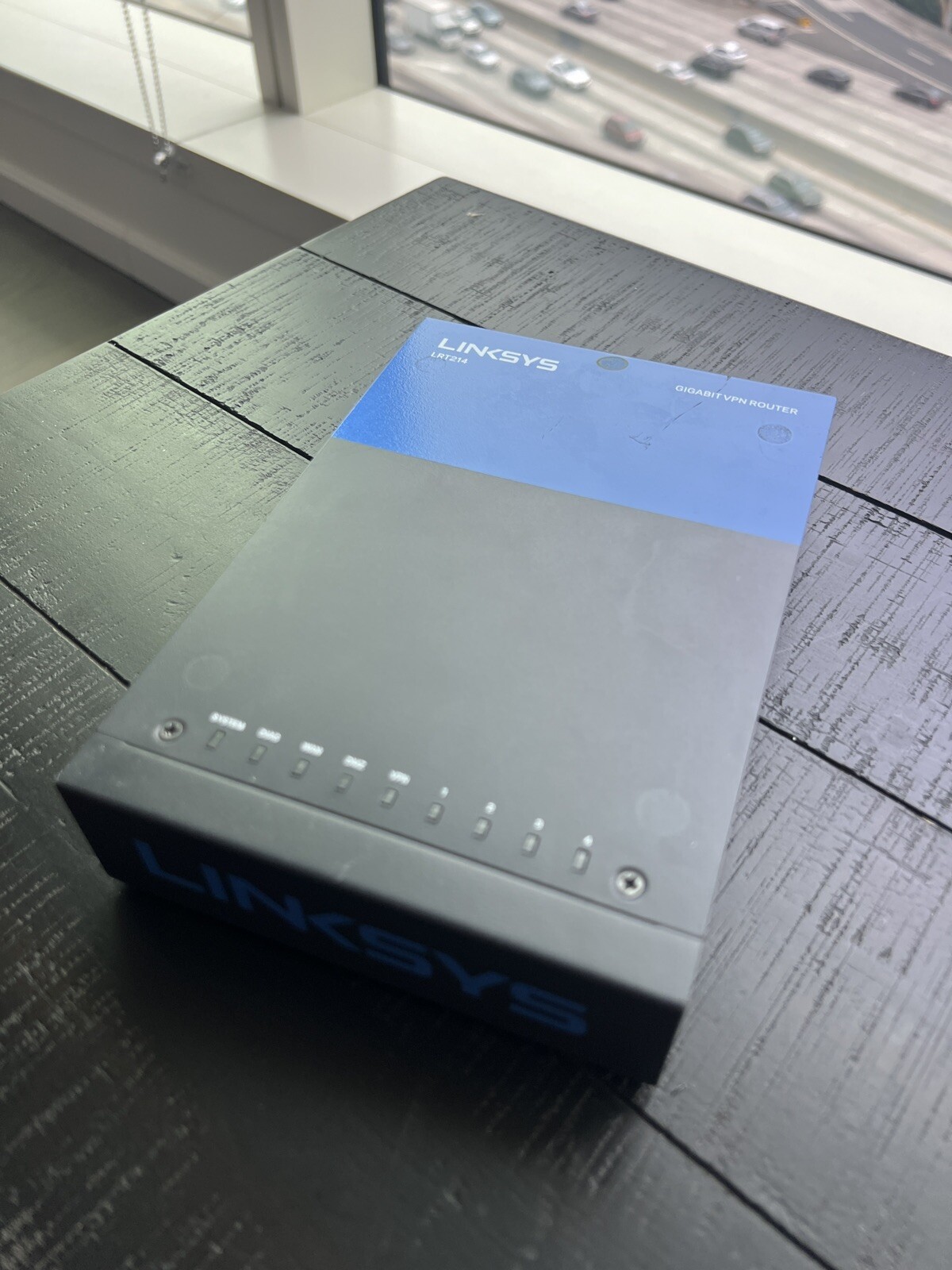 Linksys LRT214 4-Port Business Gigabit ROUTER *no power cable*