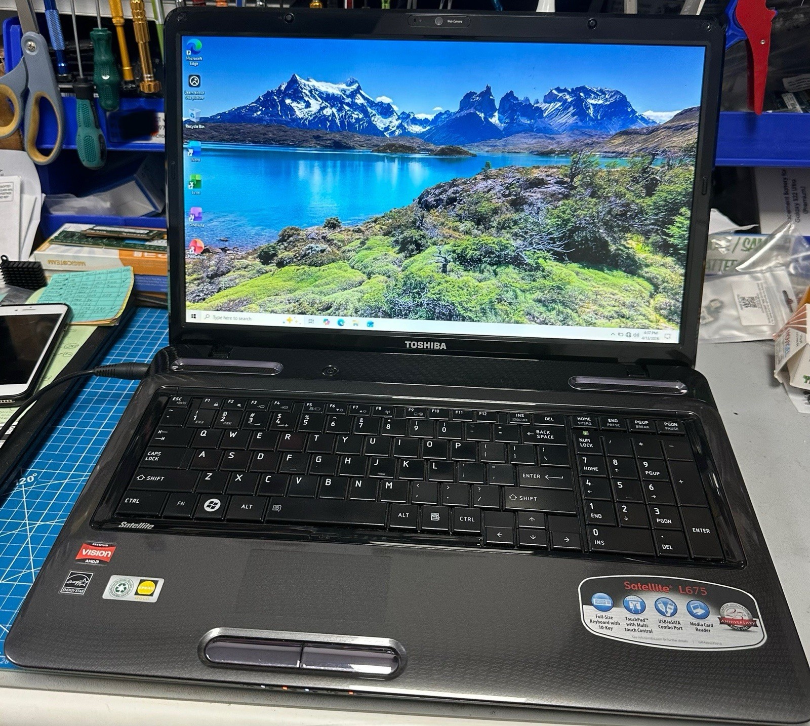 Toshiba Satellite L675D S7052 17.3” AMD phenom 2.9Ghz 6GB 1TB  WIN 10 HOME ATi