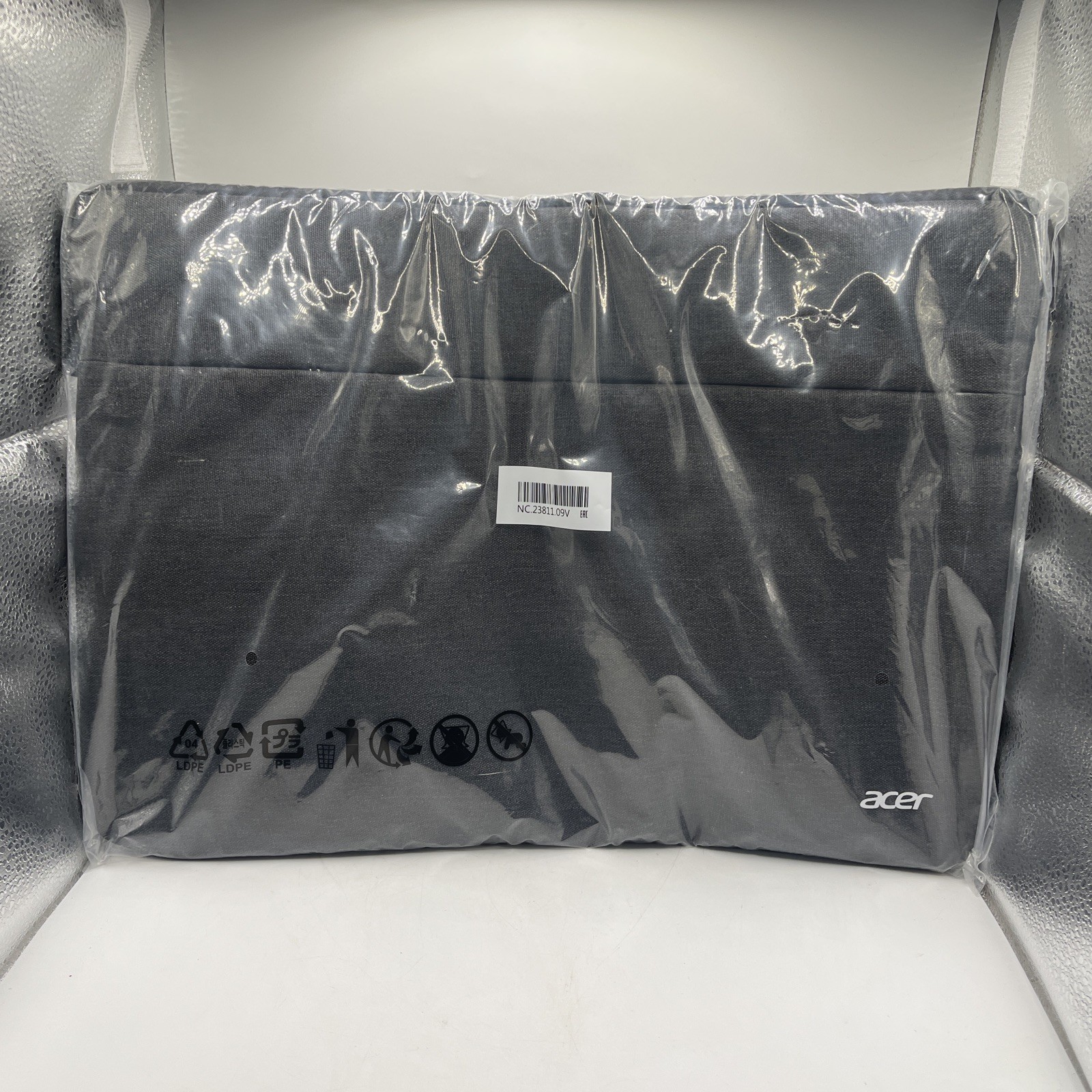 New-ACER Padded Protective Laptop Gray Sleeve/Case For 15.6" NC.23811.09V