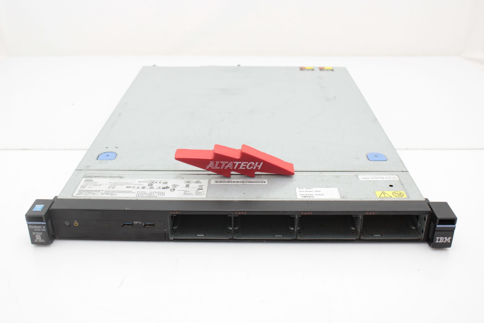 IBM 5458-AC1 X3250M5 2.5 Bay Server CTO