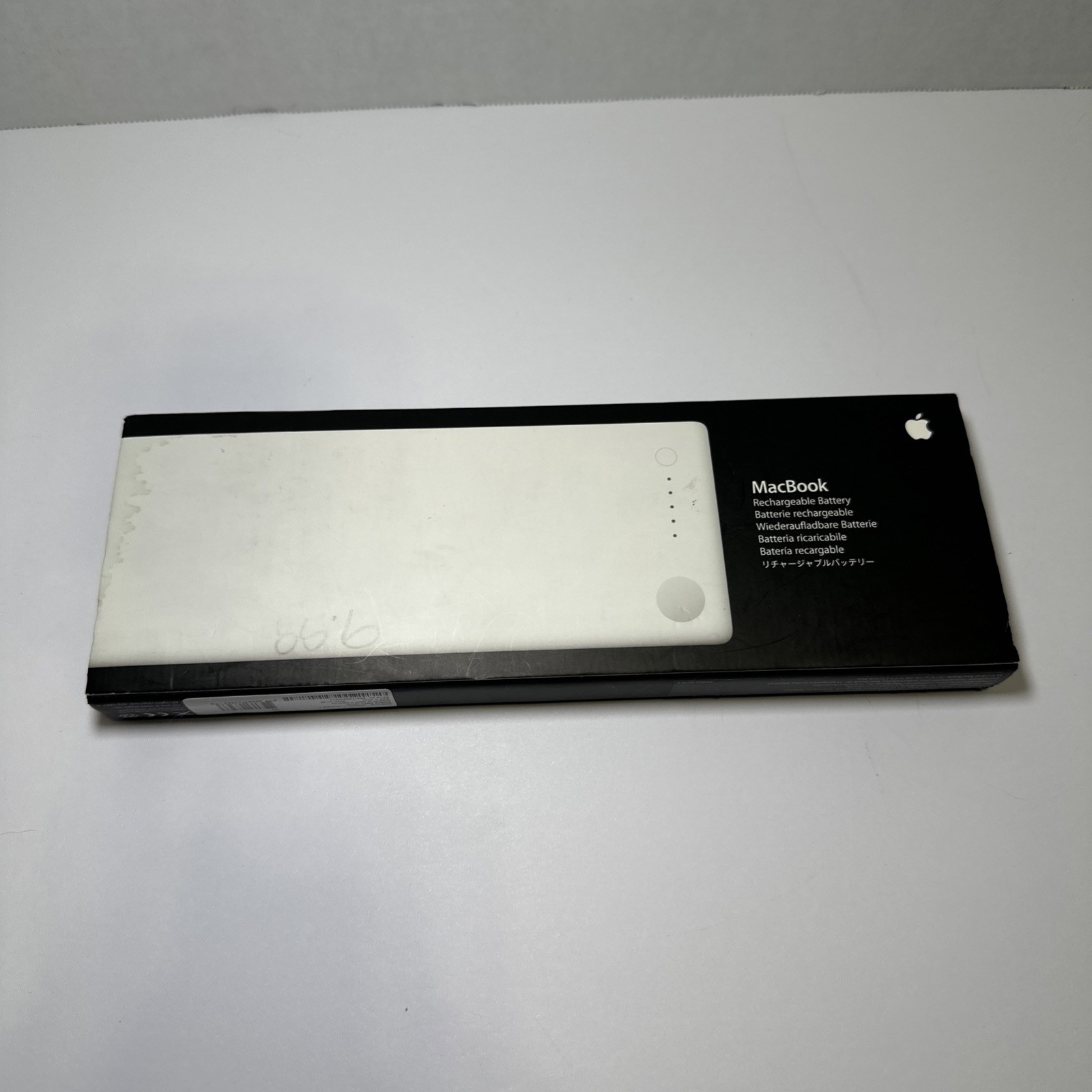 Apple - MacBook Rechargeable Laptop Computer Battery - White - MA561LL/A A1185