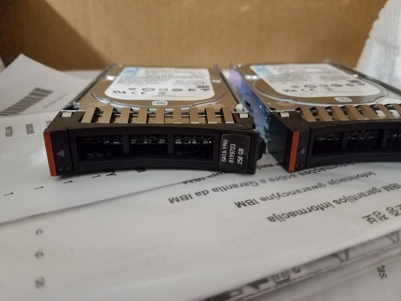 81Y9723 IBM 250GB SATA 2.5" 6GBPS SFF HARD DRIVE 81Y9722 HDD