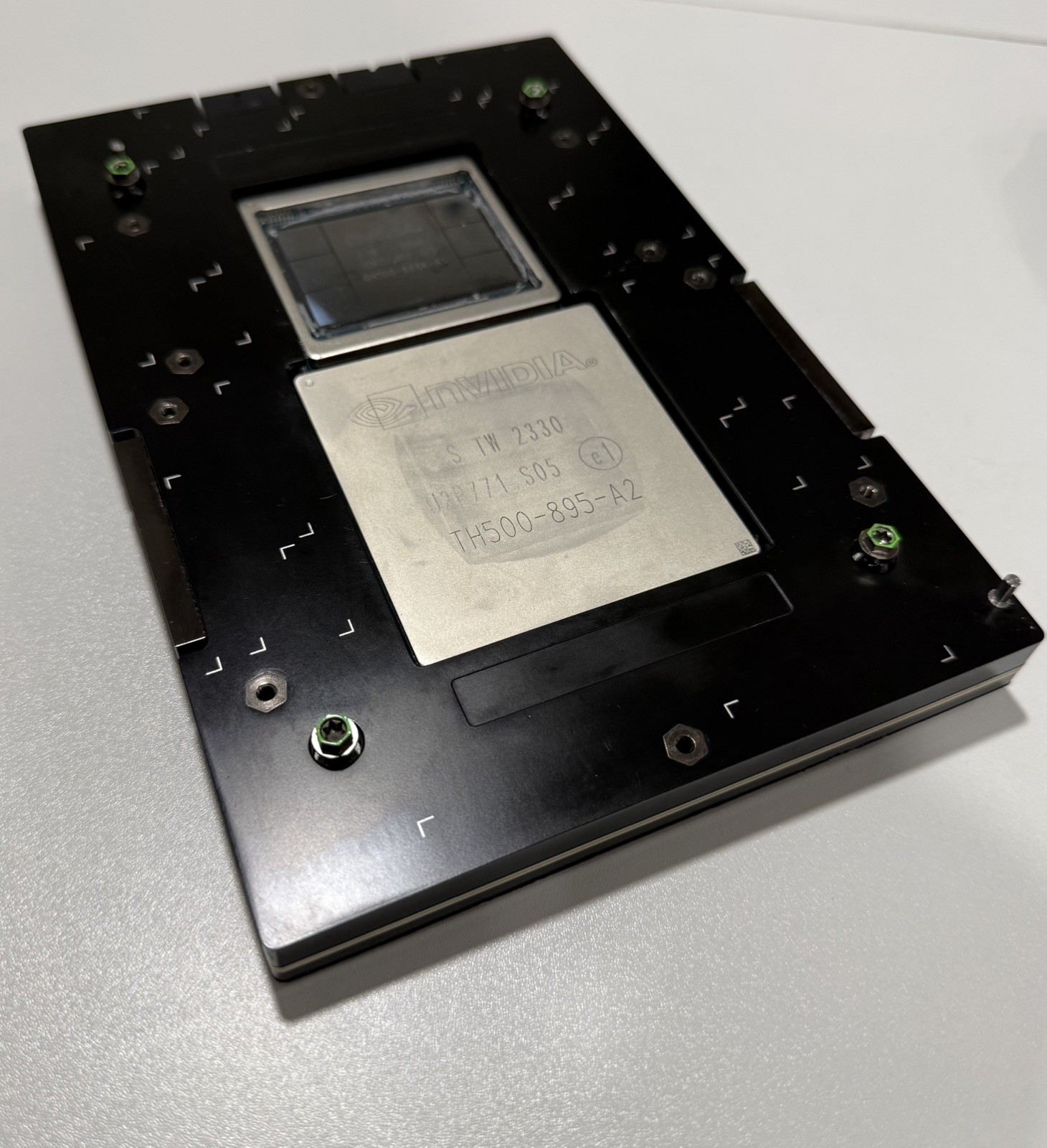 Nvidia 12V GH200 GraceHopper Superchip 699-2G530-0206-500 900-2G530-0060-000