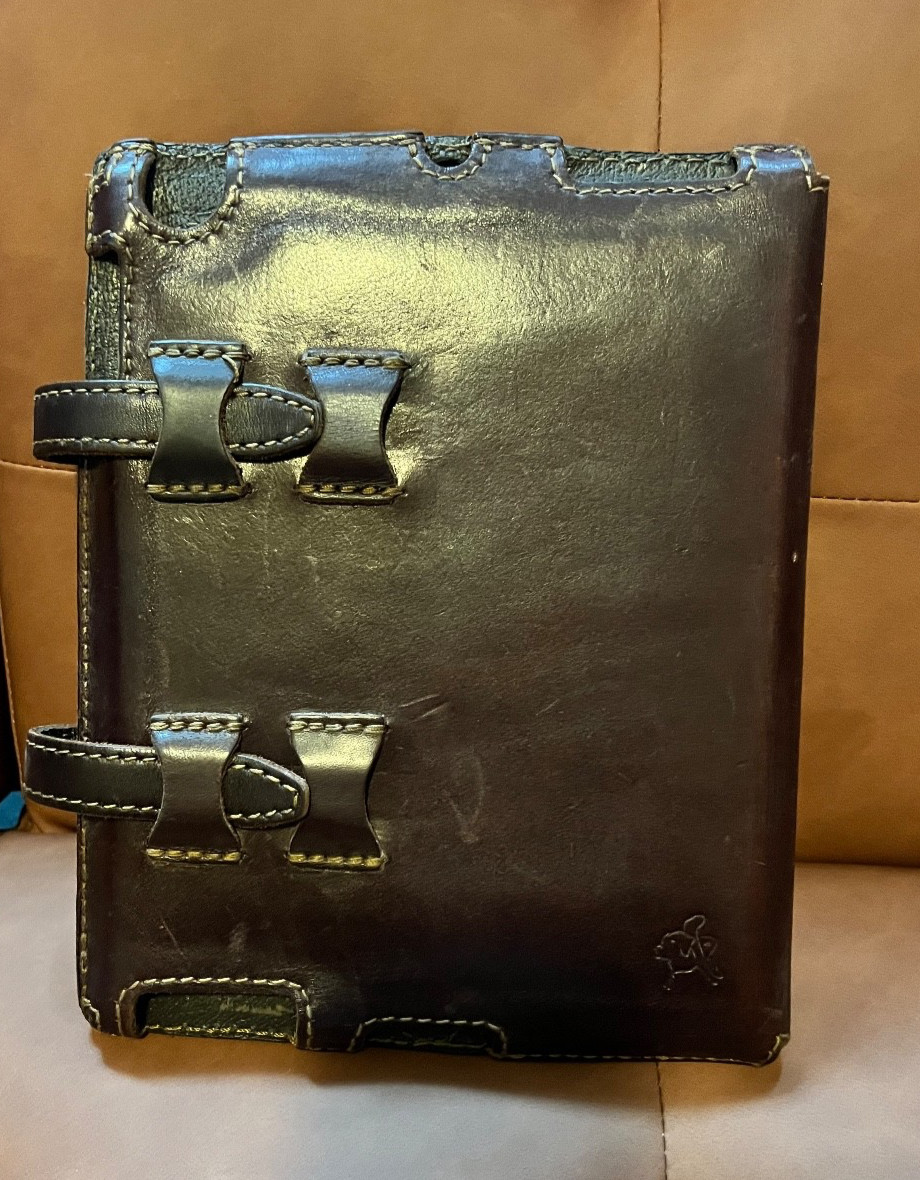 Saddleback IPAD 2 Case Holder Brown, Excellent Pre-Owned Condition Very Classy