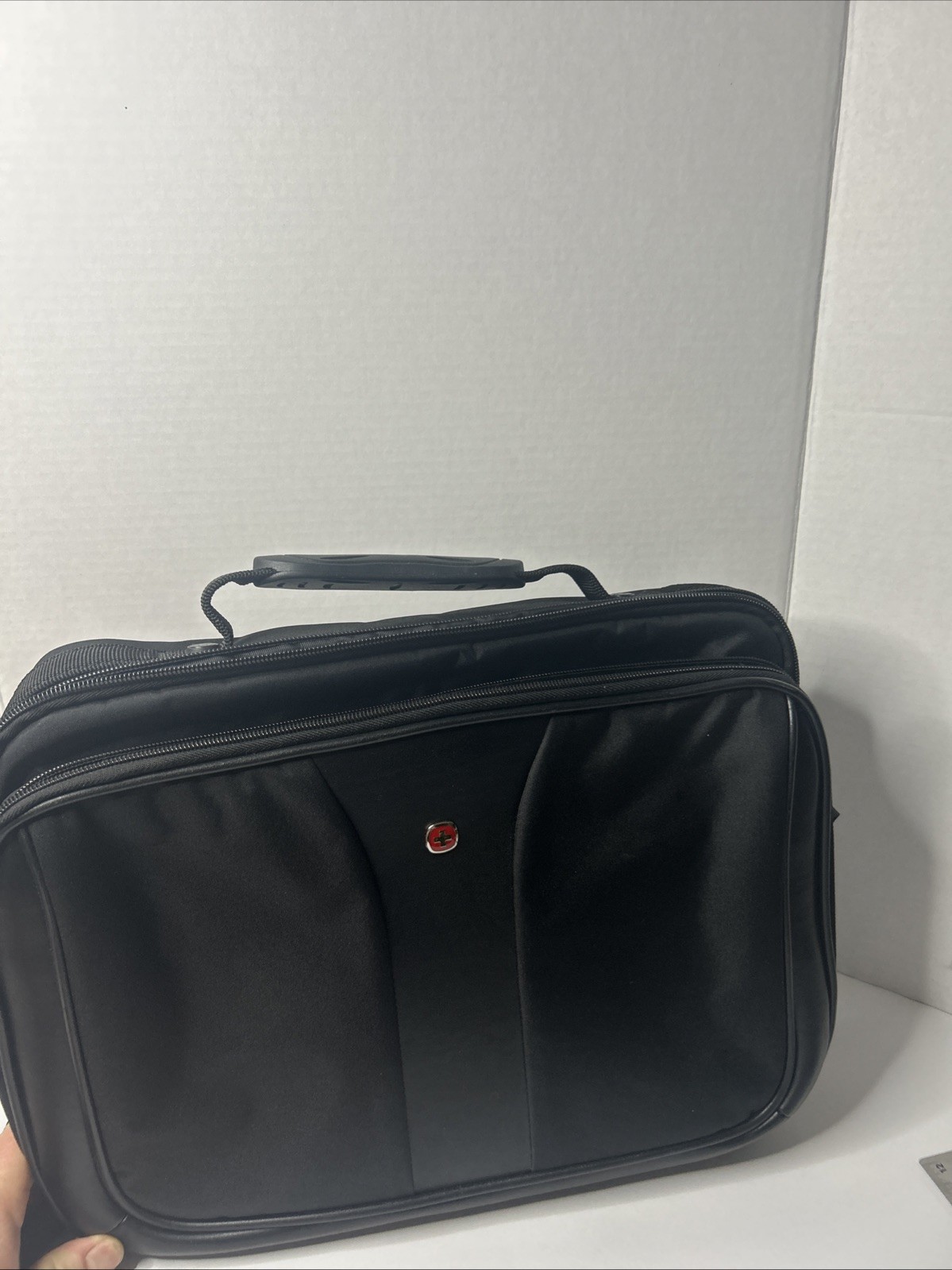 SwissGear by Wenger Laptop Messenger Bag Black Briefcase Shoulder Strap 16"