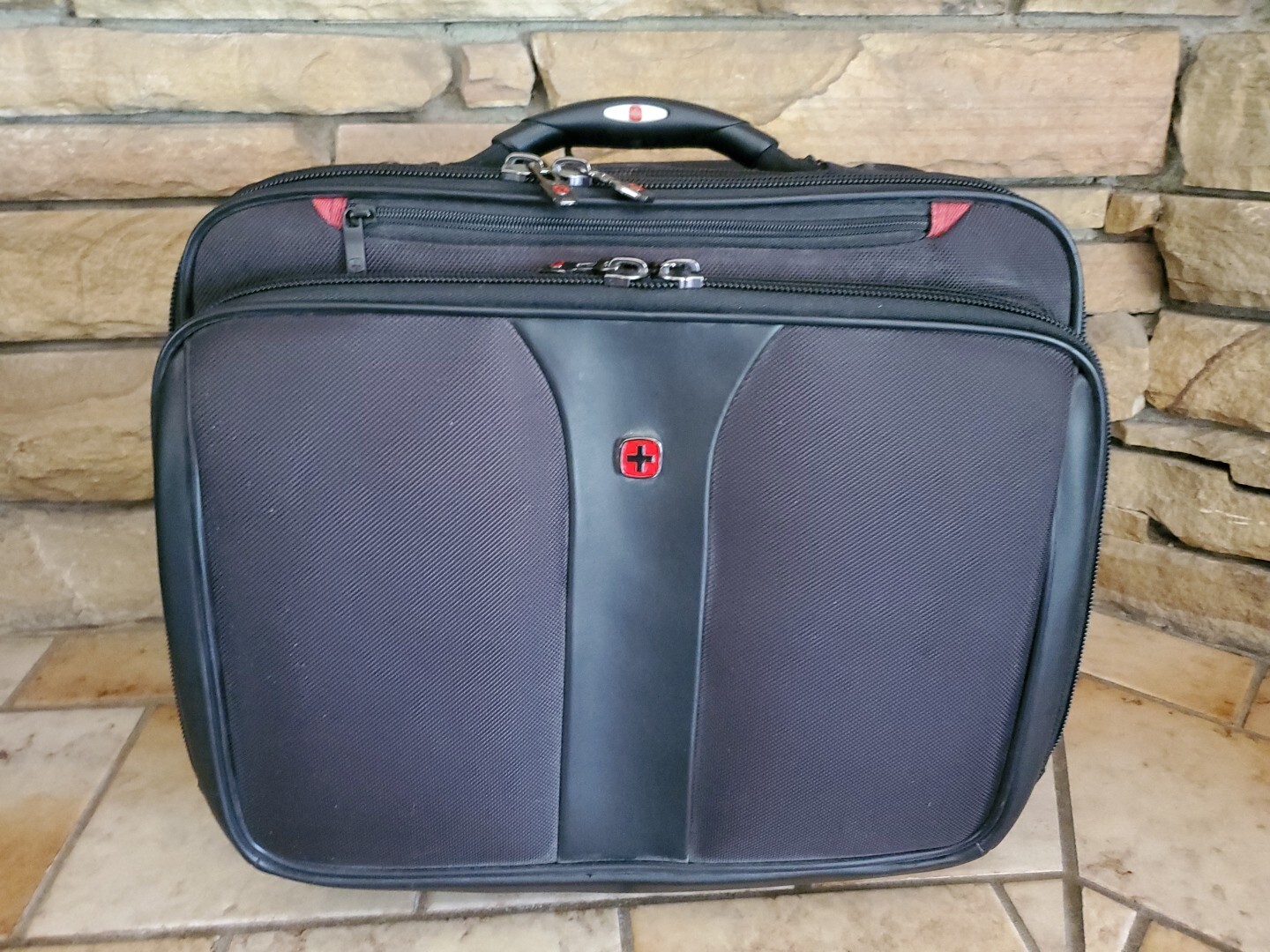 Wenger Swissgear Black Travel Rolling Business Luggage Case