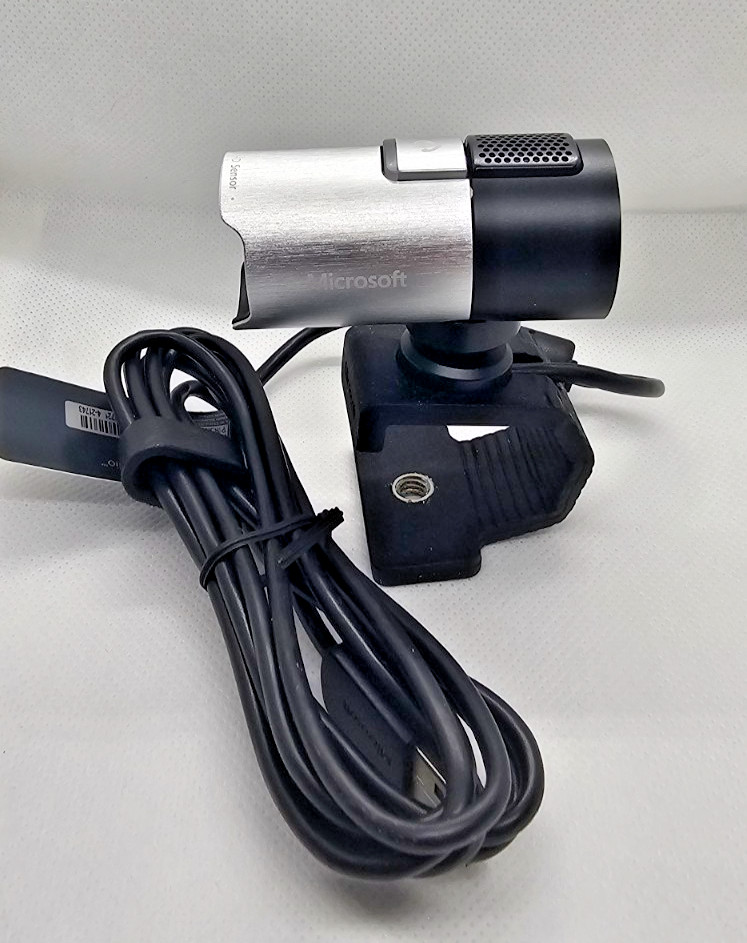 Microsoft LifeCam Studio 1080p HD Webcam 30fps USB 2.0 Built-In Mic Clip-On